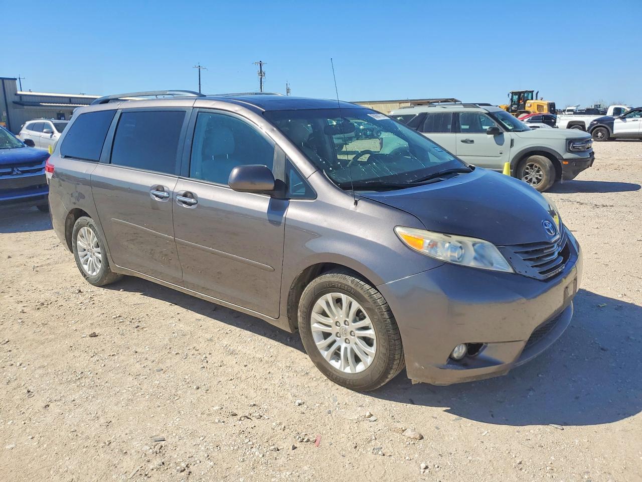 2014 Toyota Sienna Xle 8-passenger Gray vin: 5TDYK3DC8ES461177