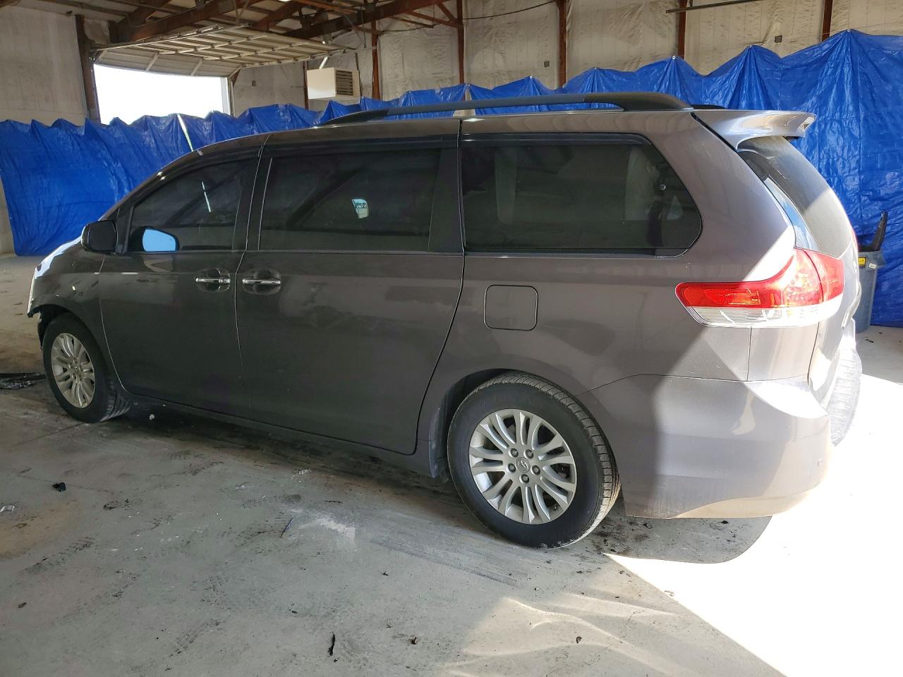 2014 Toyota Sienna Xle 8-passenger Gray vin: 5TDYK3DC8ES473121