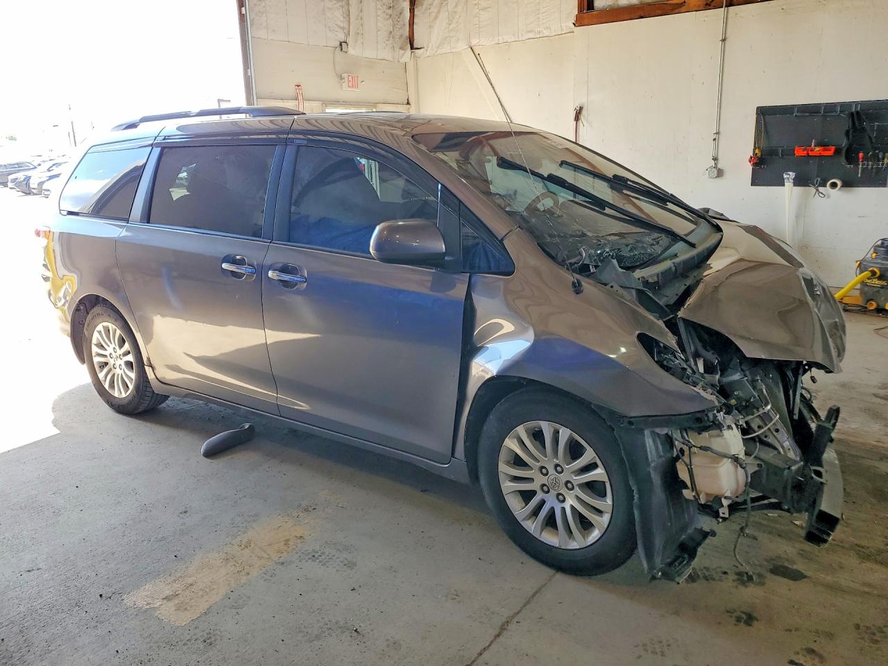 2014 Toyota Sienna Xle 8-passenger Gray vin: 5TDYK3DC8ES473121