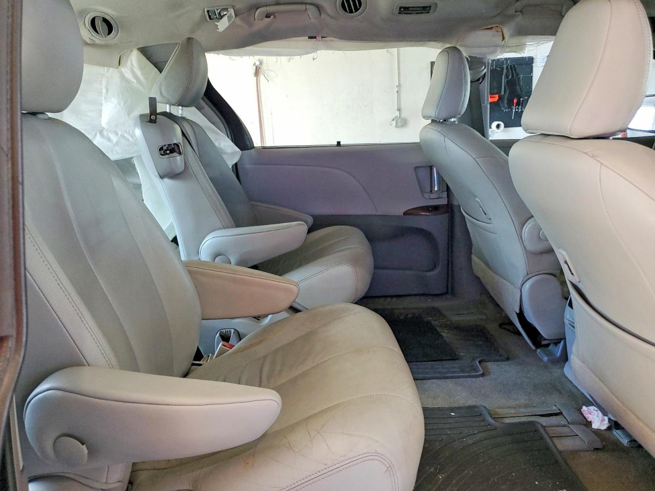 2014 Toyota Sienna Xle 8-passenger Gray vin: 5TDYK3DC8ES473121