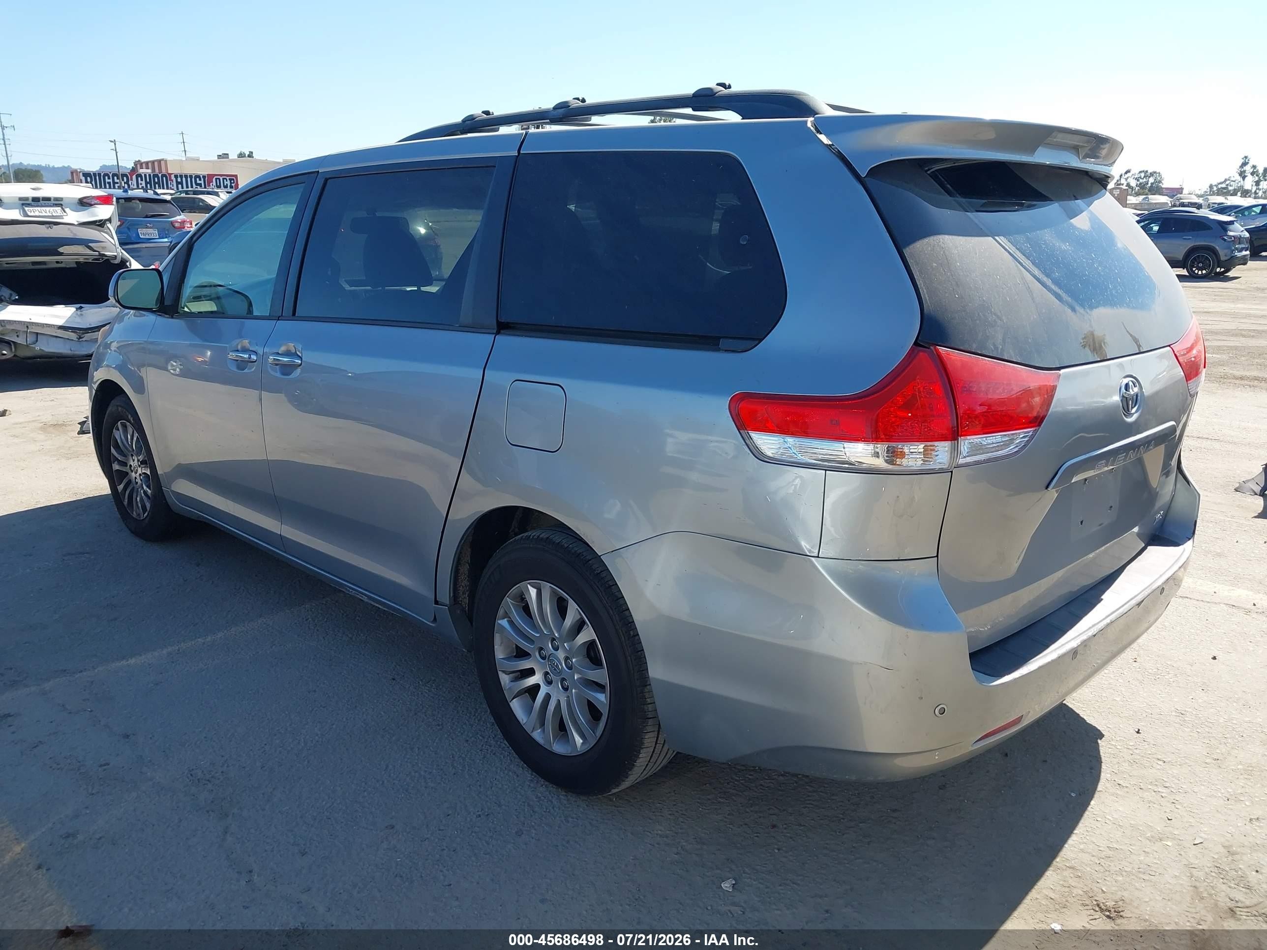 2014 Toyota Sienna Xle V6 8 Passenger Silver vin: 5TDYK3DC8ES482319