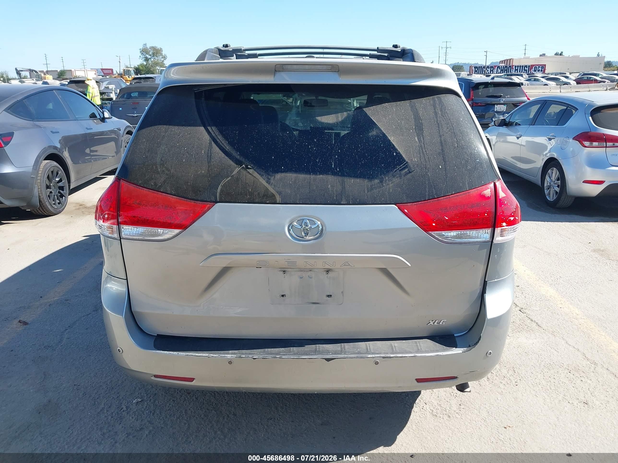 2014 Toyota Sienna Xle V6 8 Passenger Silver vin: 5TDYK3DC8ES482319