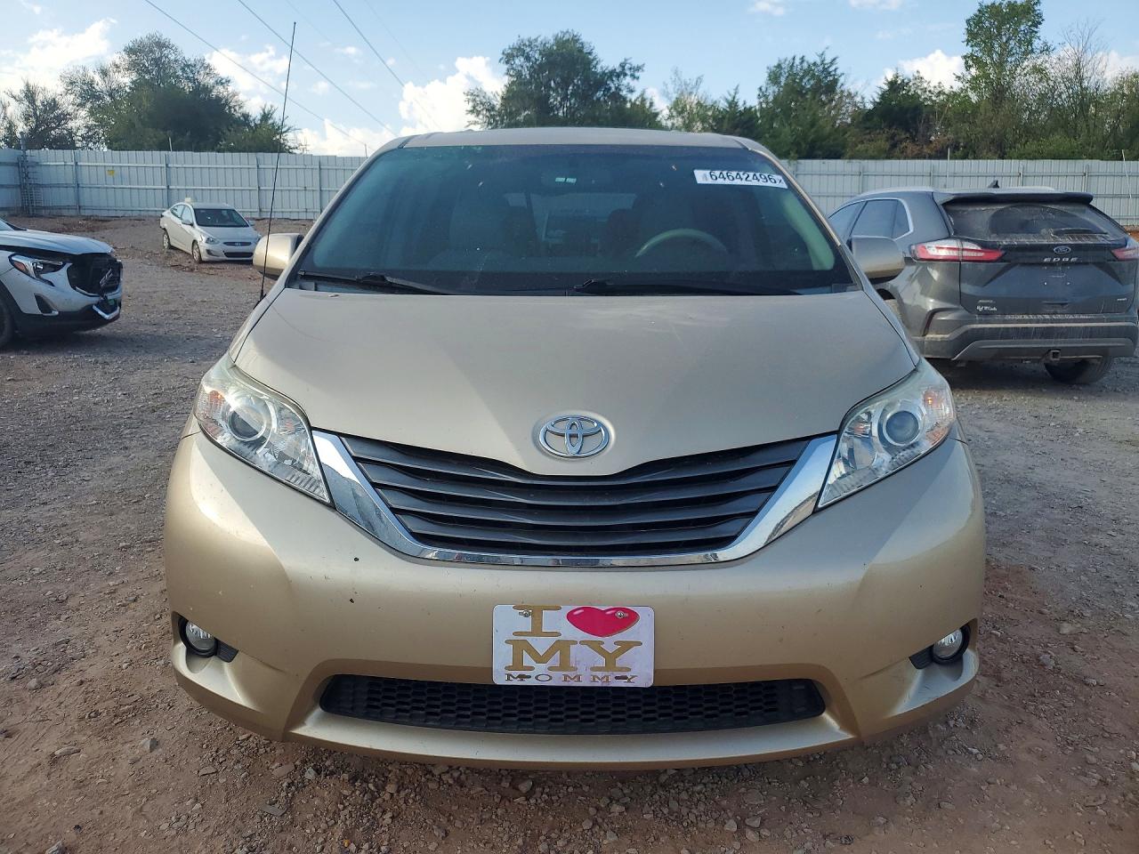 2014 Toyota Sienna Xle 8-passenger Желто-коричневый vin: 5TDYK3DC8ES487858