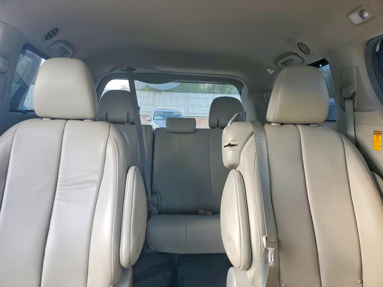 2014 Toyota Sienna Xle 8-passenger Желто-коричневый vin: 5TDYK3DC8ES487858