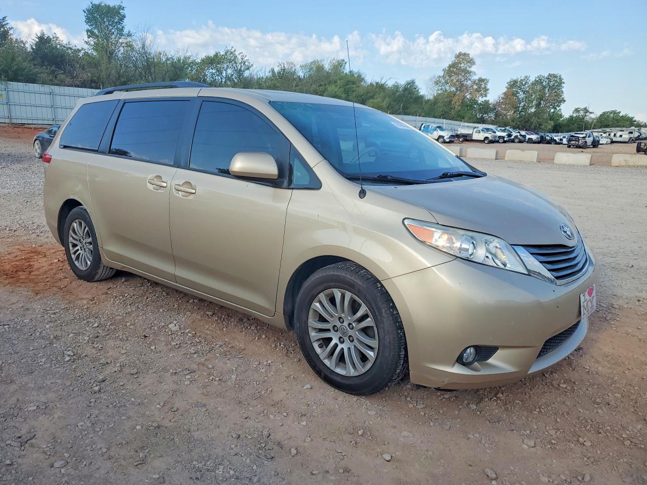 2014 Toyota Sienna Xle 8-passenger Желто-коричневый vin: 5TDYK3DC8ES487858