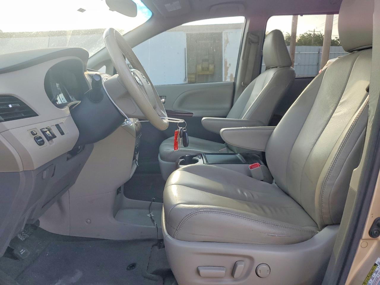 2014 Toyota Sienna Xle 8-passenger Желто-коричневый vin: 5TDYK3DC8ES487858