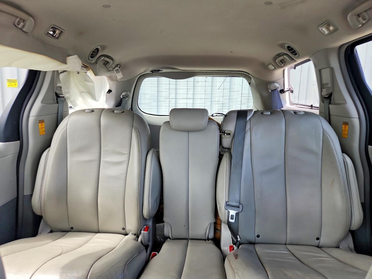 2014 Toyota Sienna Xle 8-passenger Gray vin: 5TDYK3DC8ES492042