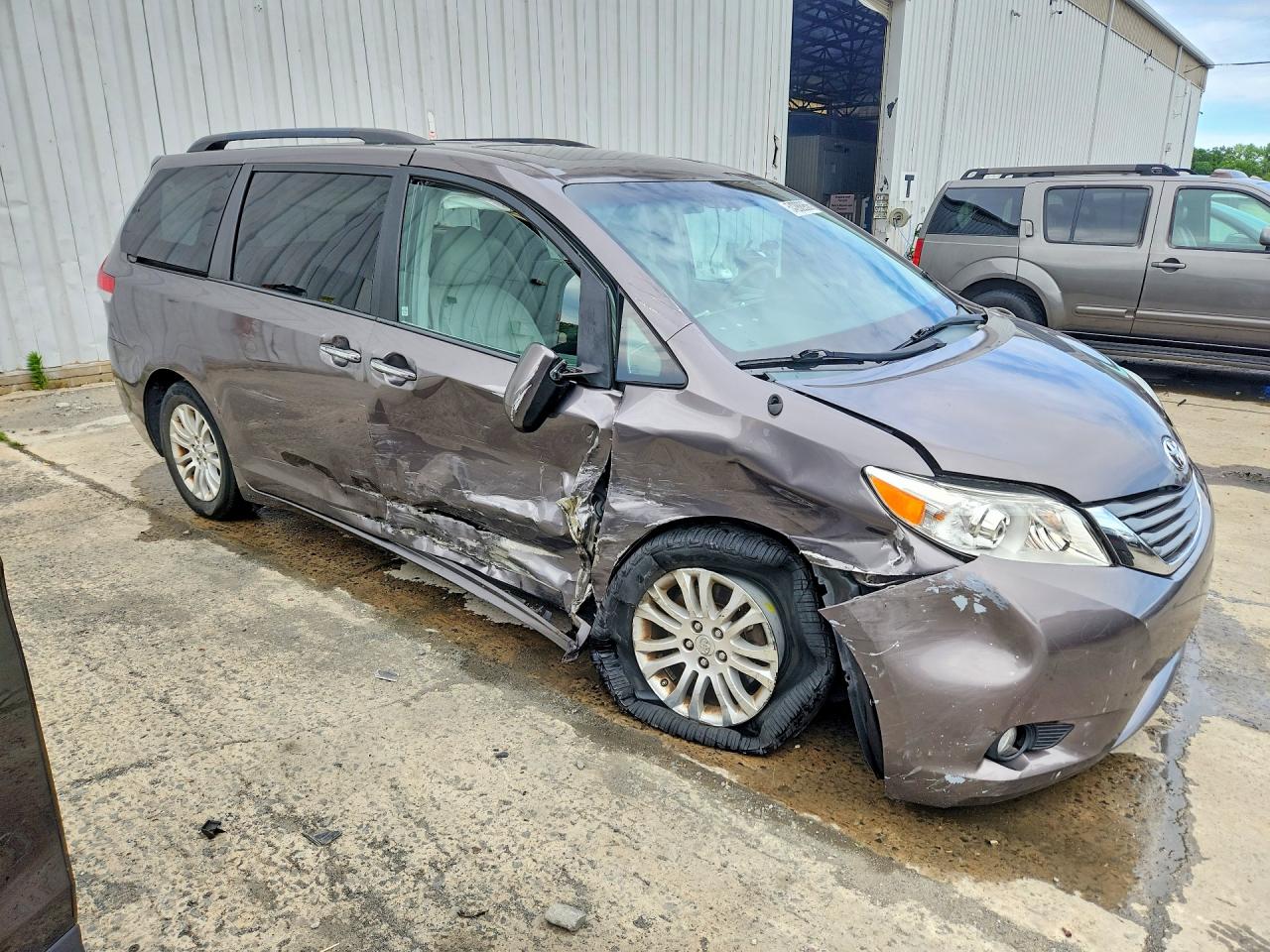2014 Toyota Sienna Xle 8-passenger Gray vin: 5TDYK3DC8ES492042