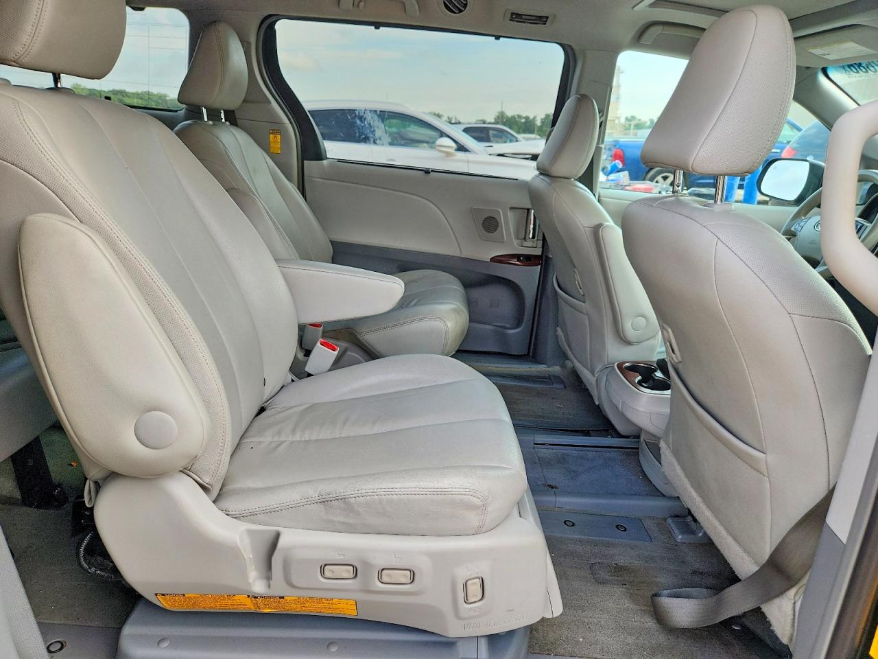 2014 Toyota Sienna Xle 7-passenger Auto Access Se Black vin: 5TDYK3DC8ES492171