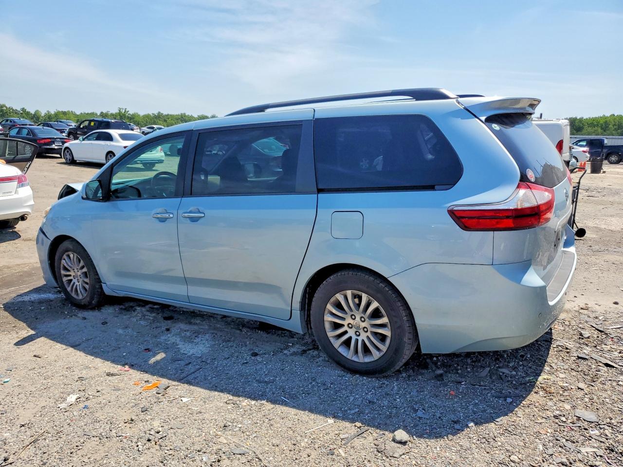 2015 Toyota Sienna Xle 8-passenger Бирюзовый vin: 5TDYK3DC8FS554170