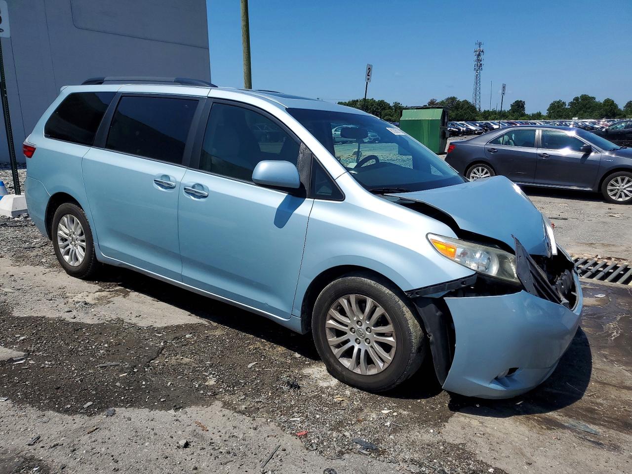 2015 Toyota Sienna Xle 8-passenger Бирюзовый vin: 5TDYK3DC8FS554170