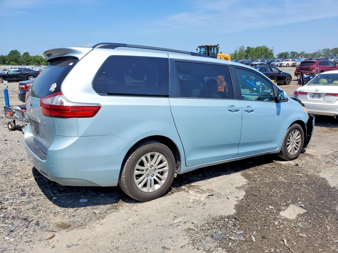 2015 Toyota Sienna Xle 8-passenger Бирюзовый vin: 5TDYK3DC8FS554170