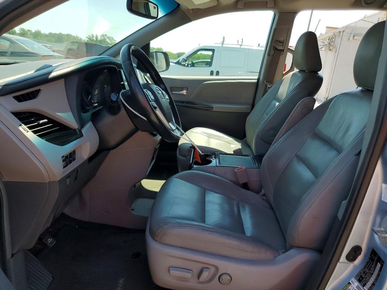 2015 Toyota Sienna Xle 8-passenger Бирюзовый vin: 5TDYK3DC8FS554170