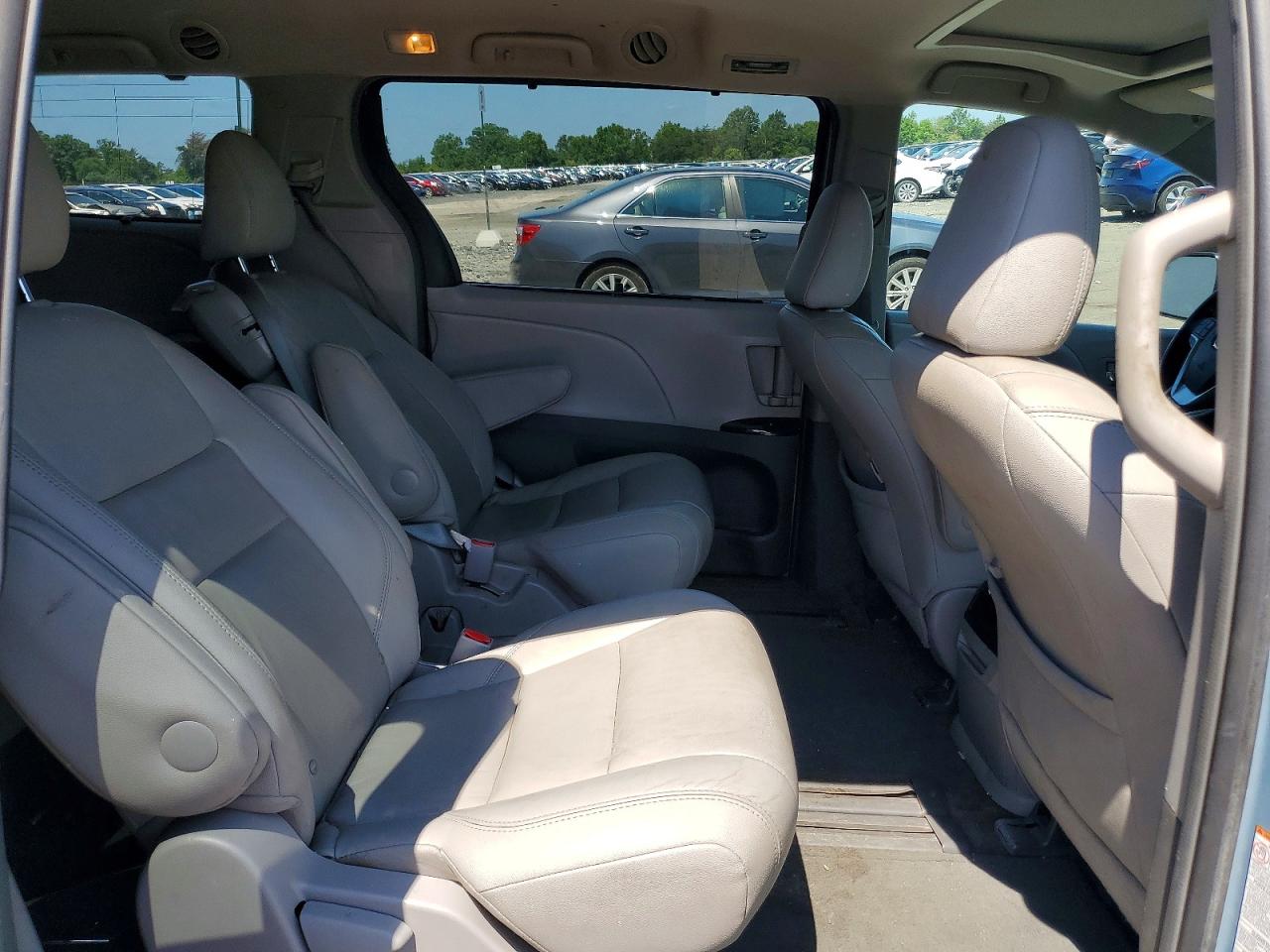 2015 Toyota Sienna Xle 8-passenger Бирюзовый vin: 5TDYK3DC8FS554170