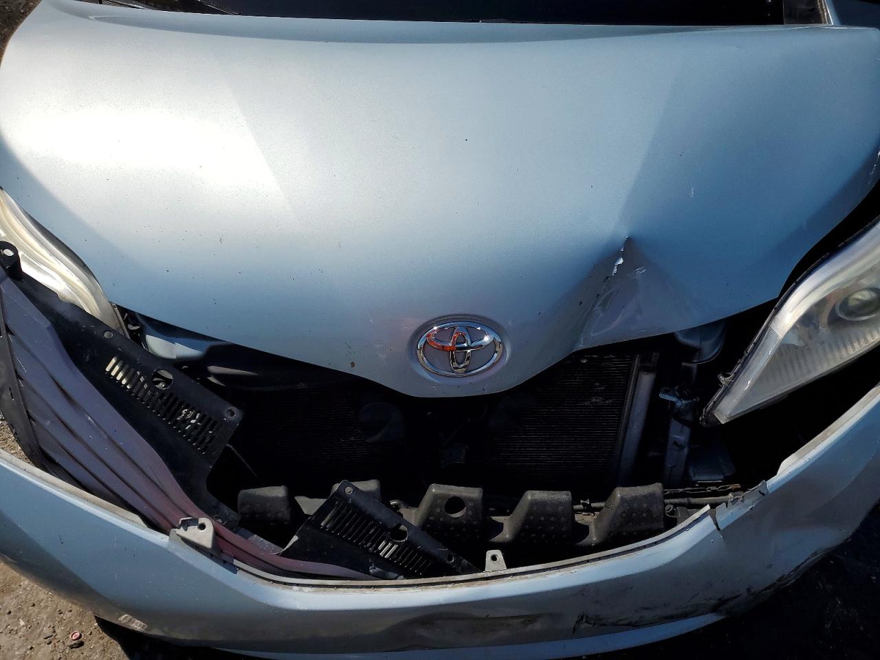 2015 Toyota Sienna Xle 8-passenger Бирюзовый vin: 5TDYK3DC8FS554170