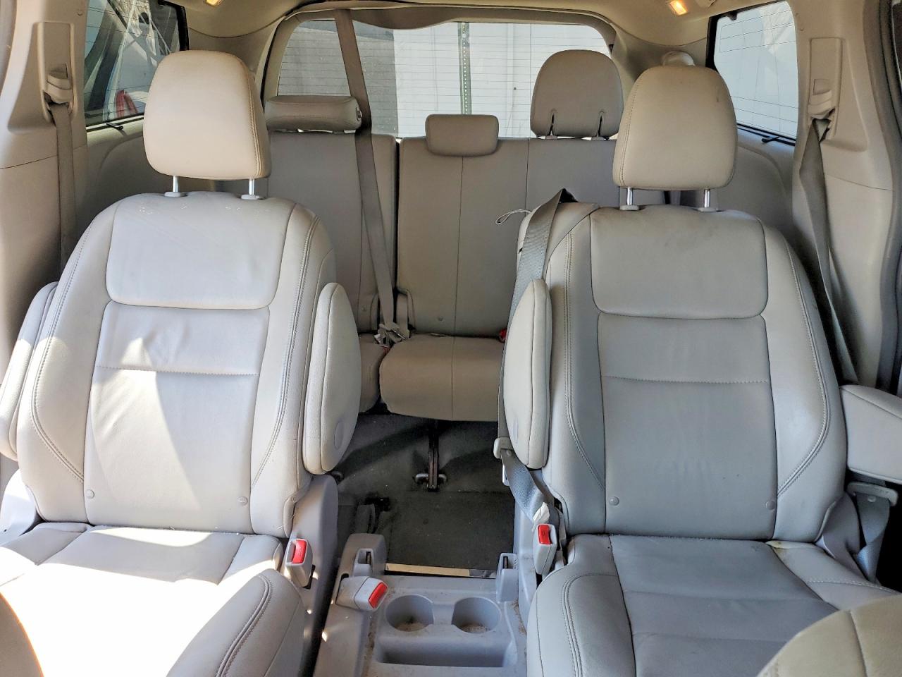 2015 Toyota Sienna Xle 8-passenger Бирюзовый vin: 5TDYK3DC8FS554170