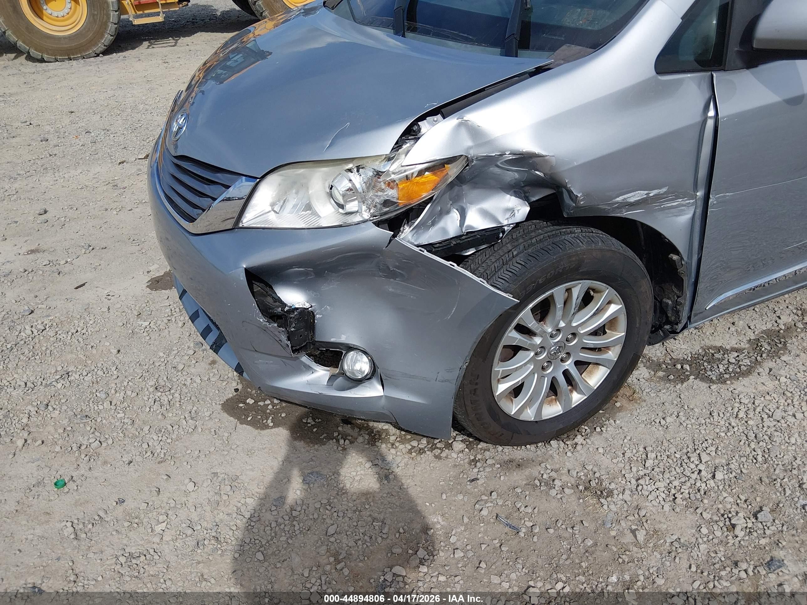 2015 Toyota Sienna Xle Premium 8 Passenger Silver vin: 5TDYK3DC8FS575679