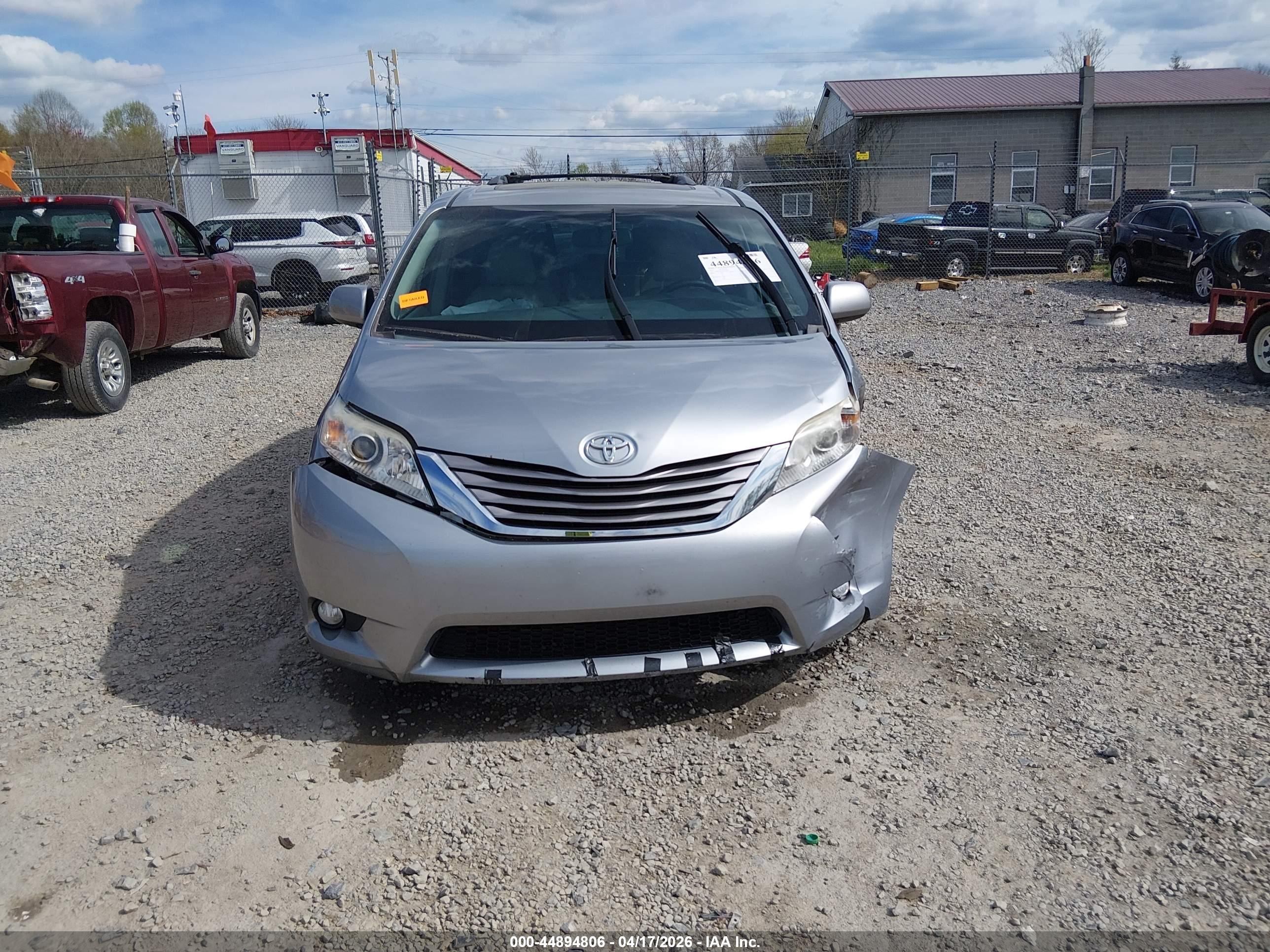 2015 Toyota Sienna Xle Premium 8 Passenger Silver vin: 5TDYK3DC8FS575679