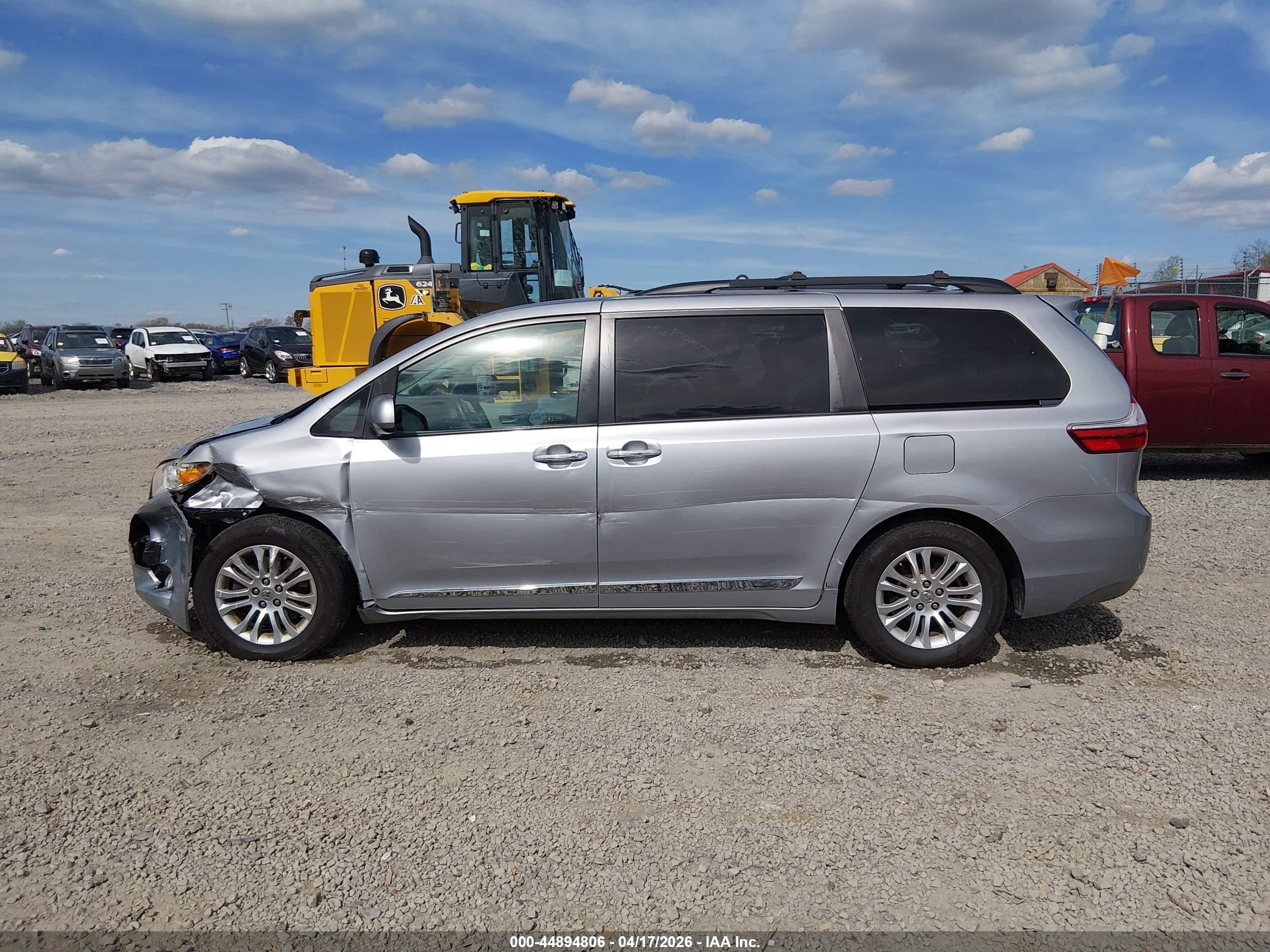 2015 Toyota Sienna Xle Premium 8 Passenger Silver vin: 5TDYK3DC8FS575679