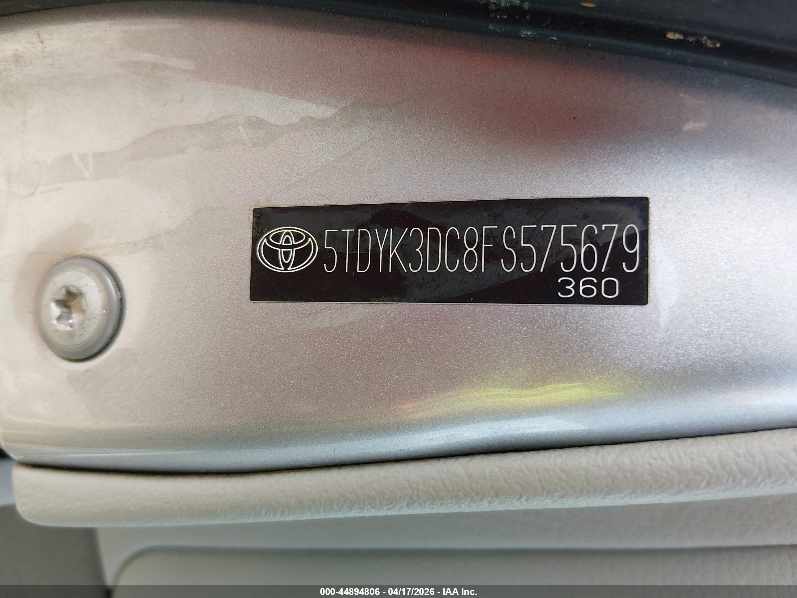 2015 Toyota Sienna Xle Premium 8 Passenger Silver vin: 5TDYK3DC8FS575679