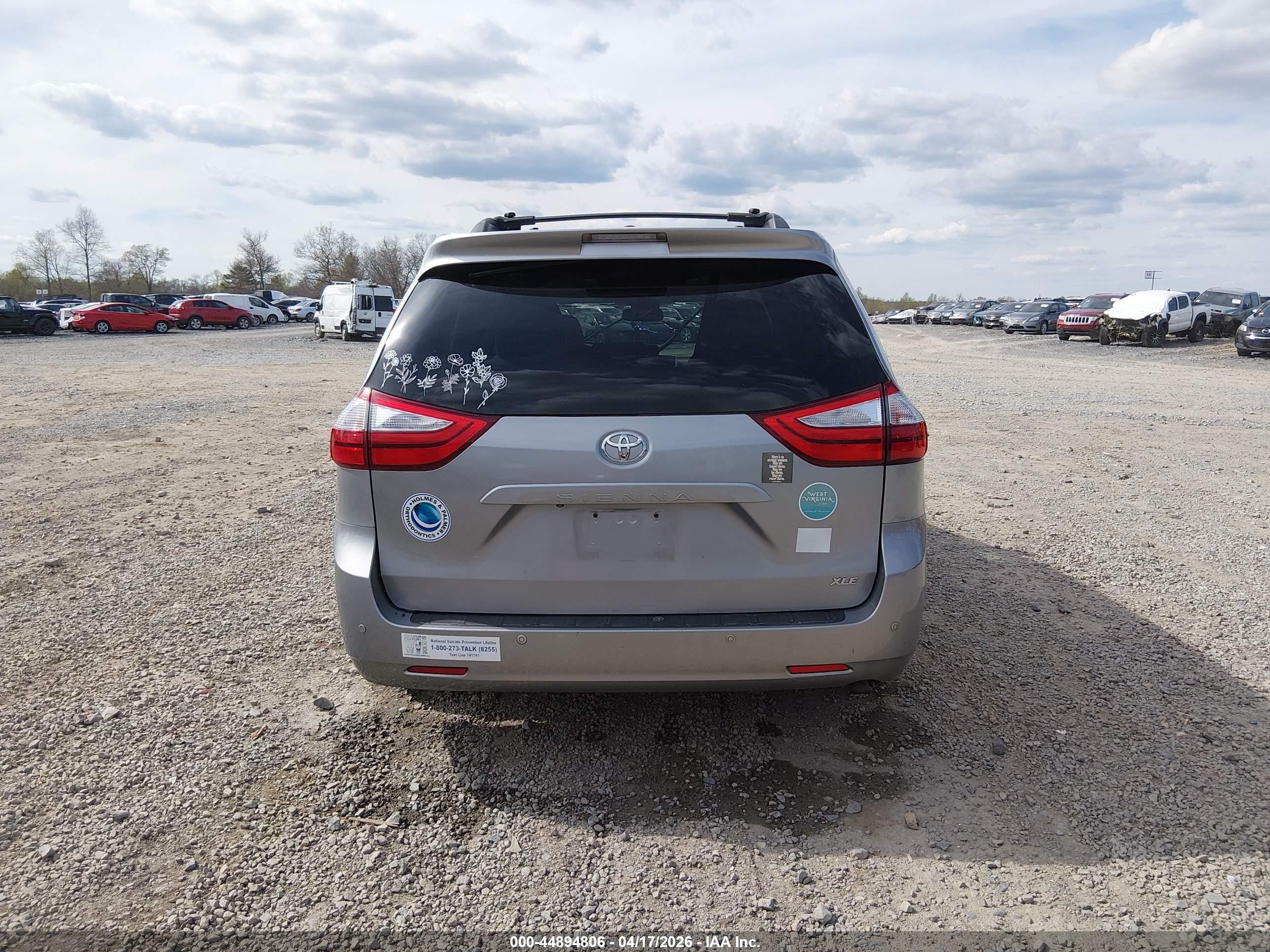 2015 Toyota Sienna Xle Premium 8 Passenger Silver vin: 5TDYK3DC8FS575679