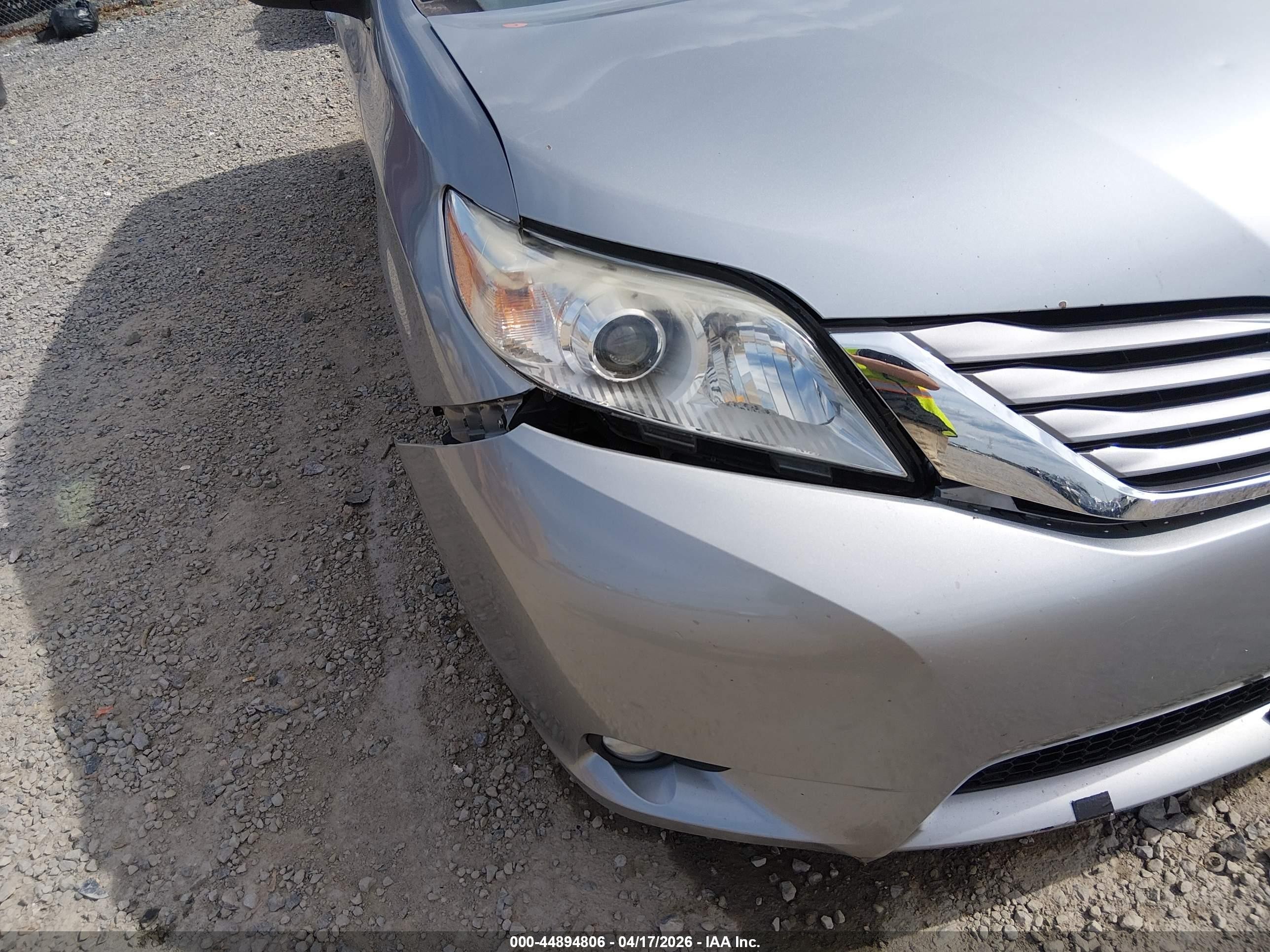 2015 Toyota Sienna Xle Premium 8 Passenger Silver vin: 5TDYK3DC8FS575679