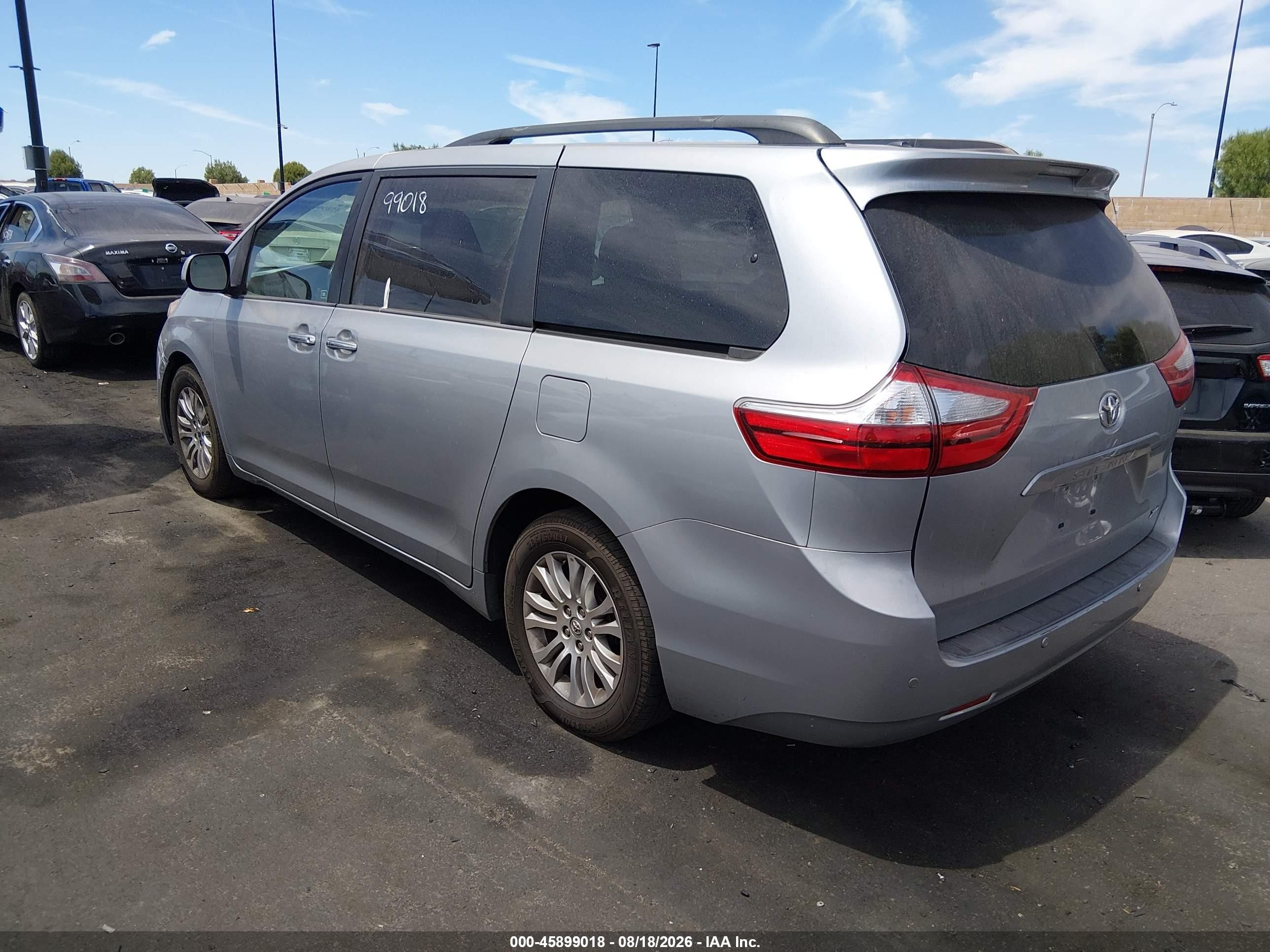 2015 Toyota Sienna Xle 8 Passenger Silver vin: 5TDYK3DC8FS577321