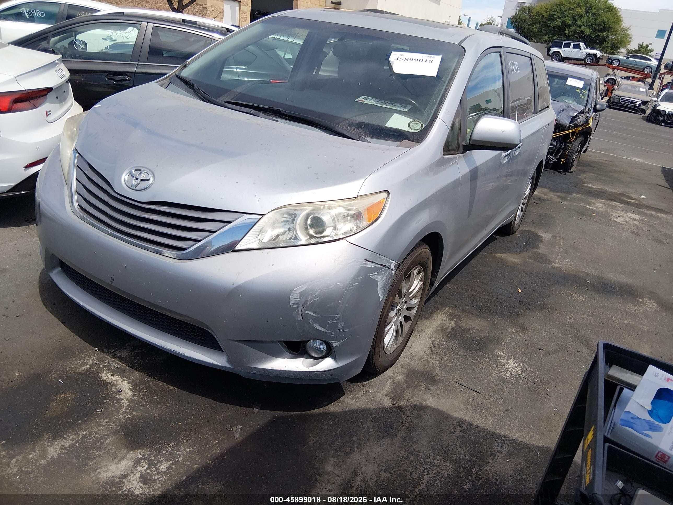 2015 Toyota Sienna Xle 8 Passenger Silver vin: 5TDYK3DC8FS577321