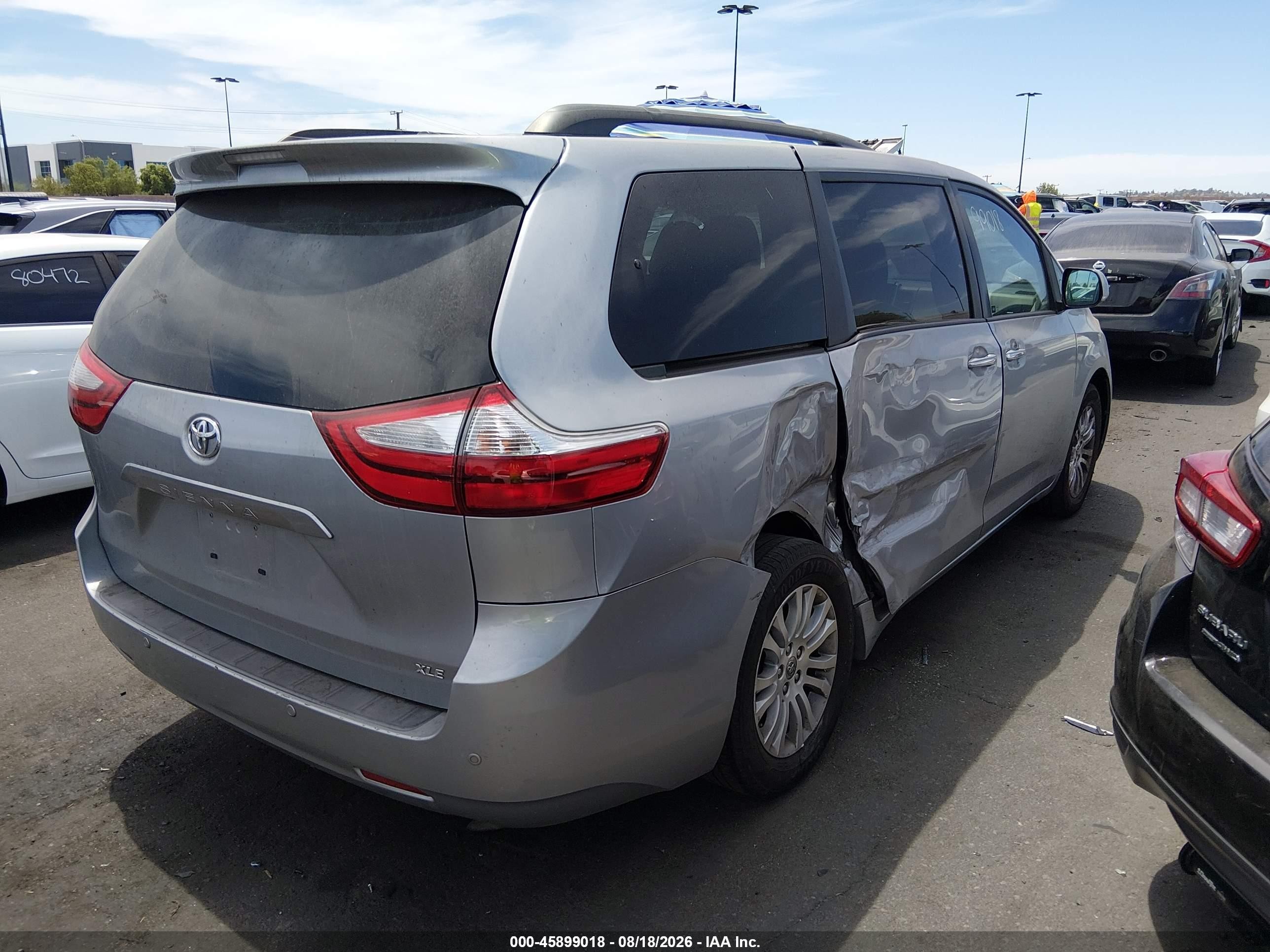 2015 Toyota Sienna Xle 8 Passenger Silver vin: 5TDYK3DC8FS577321