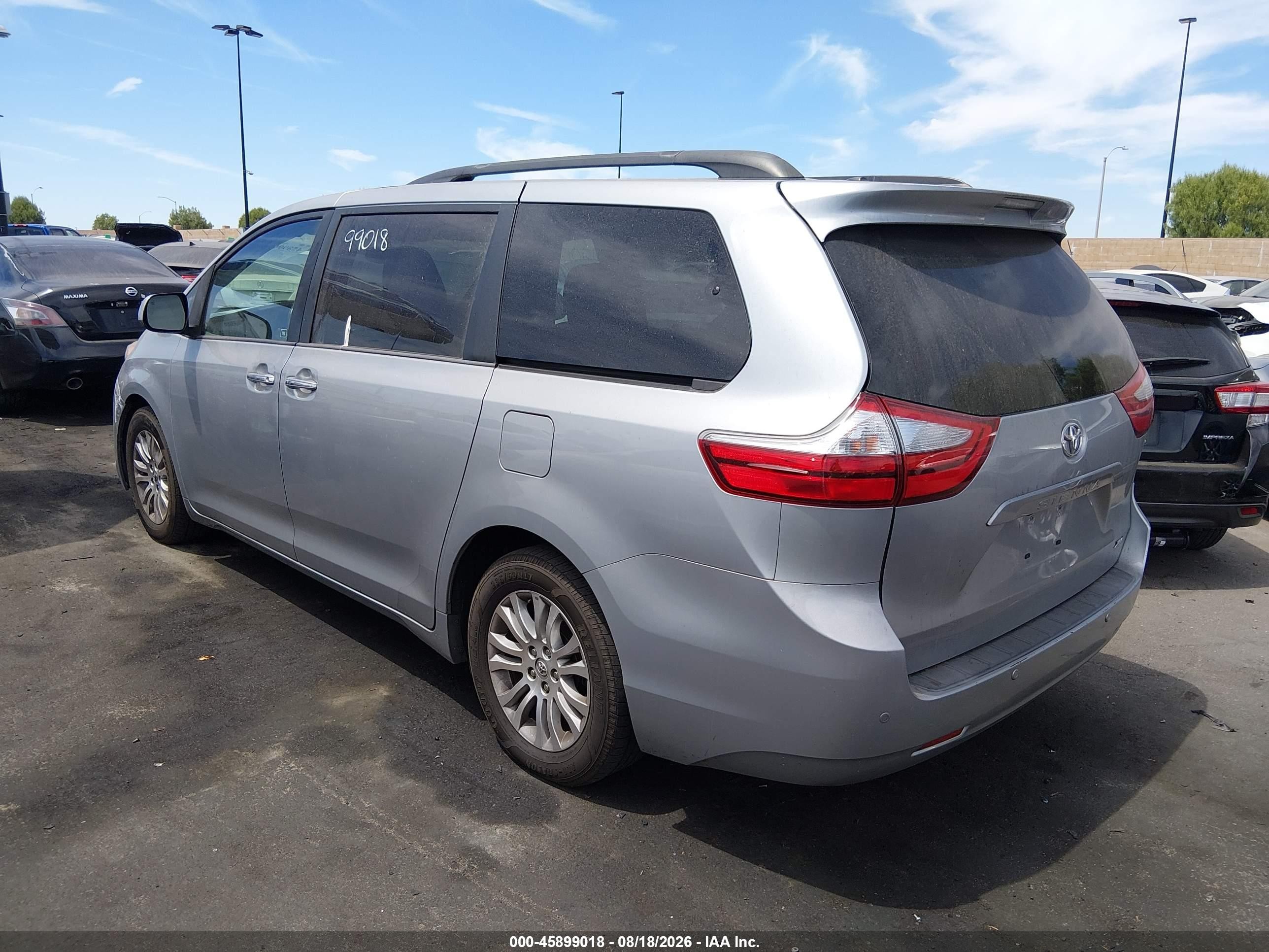 2015 Toyota Sienna Xle 8 Passenger Silver vin: 5TDYK3DC8FS577321