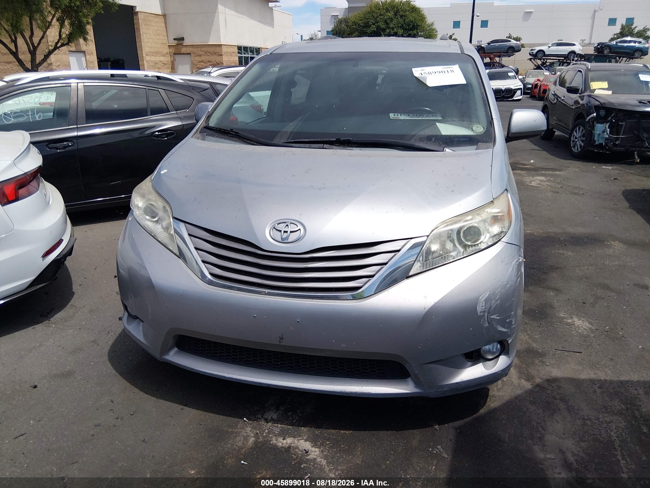 2015 Toyota Sienna Xle 8 Passenger Silver vin: 5TDYK3DC8FS577321