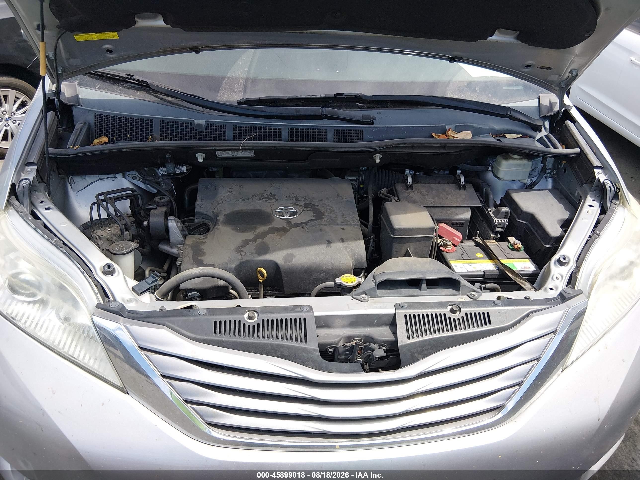 2015 Toyota Sienna Xle 8 Passenger Silver vin: 5TDYK3DC8FS577321