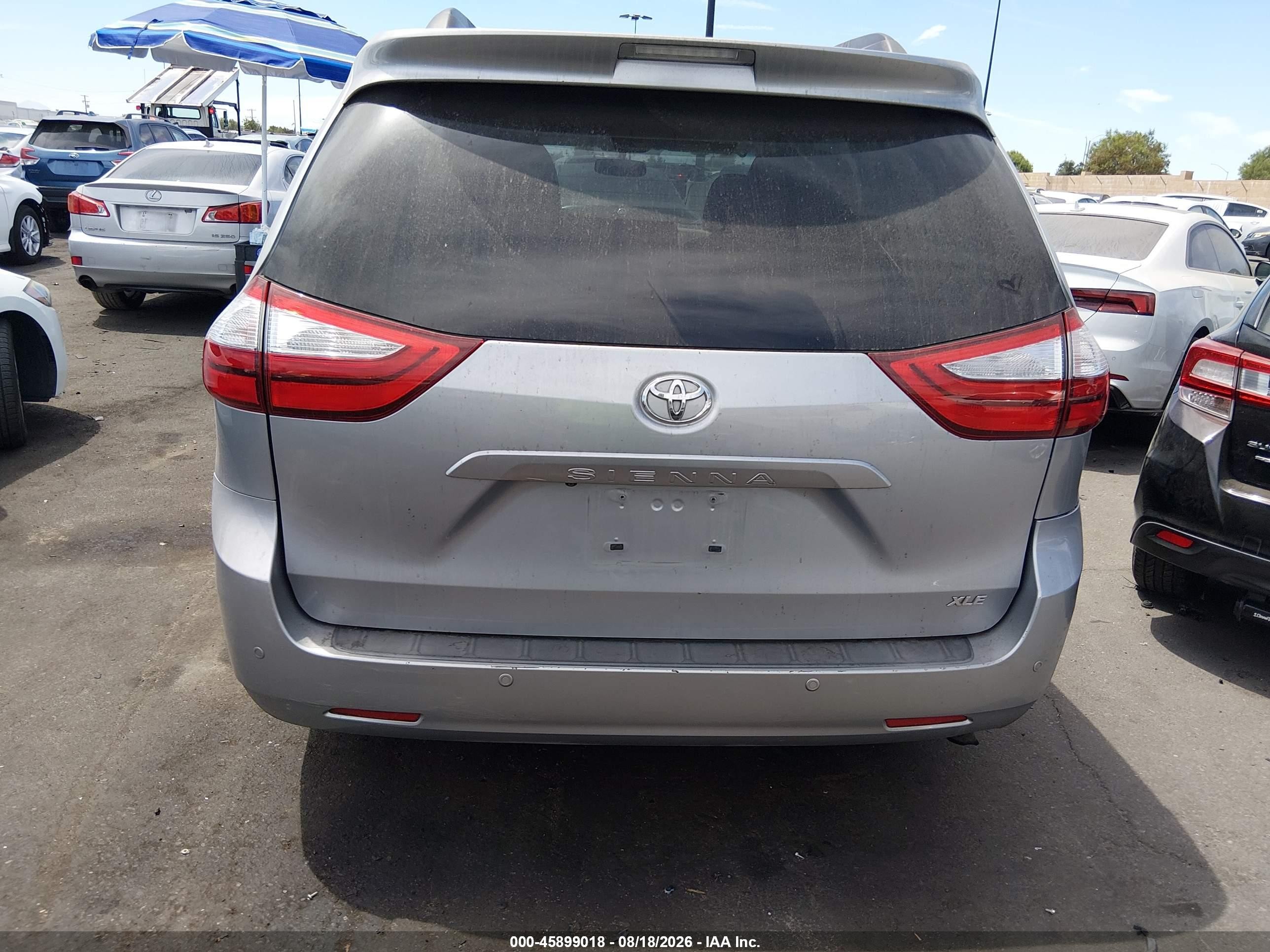 2015 Toyota Sienna Xle 8 Passenger Silver vin: 5TDYK3DC8FS577321
