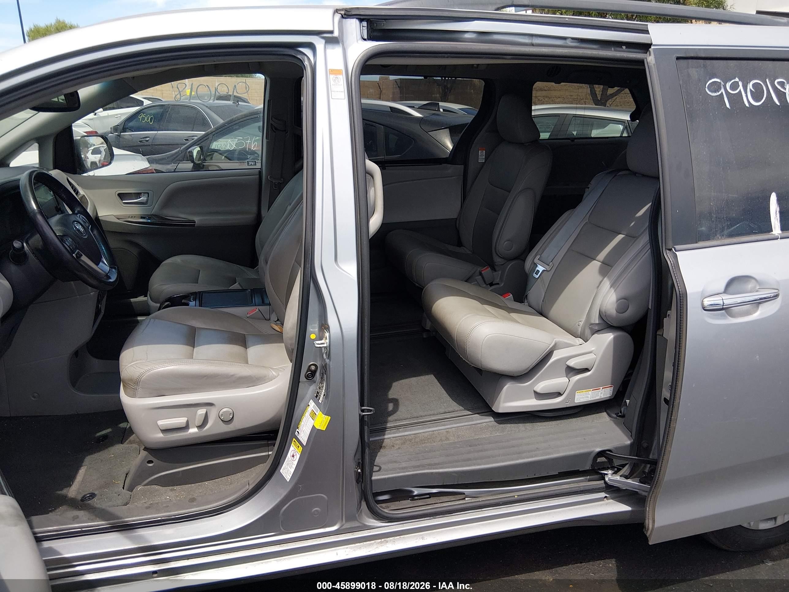2015 Toyota Sienna Xle 8 Passenger Silver vin: 5TDYK3DC8FS577321