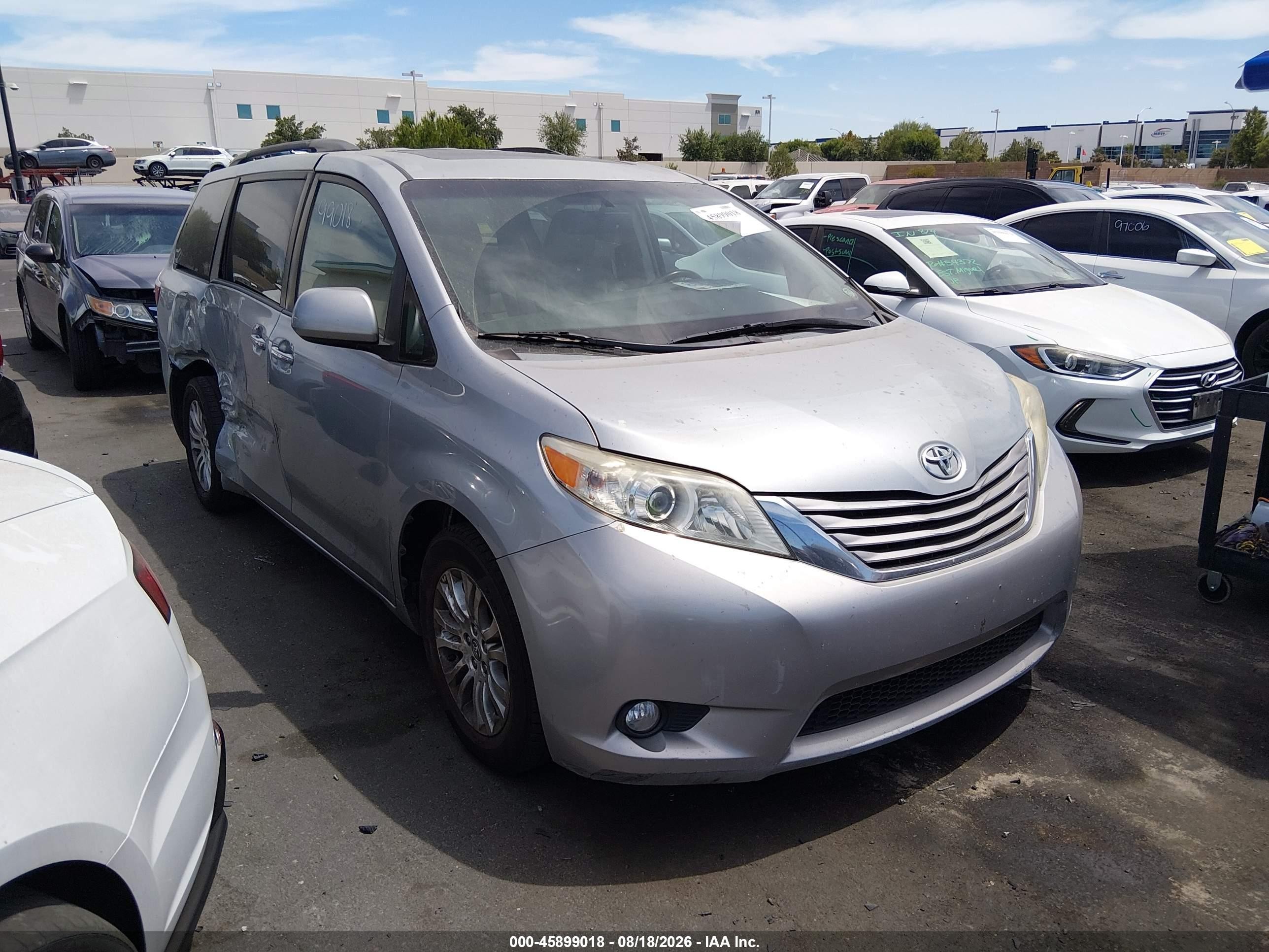 2015 Toyota Sienna Xle 8 Passenger Silver vin: 5TDYK3DC8FS577321