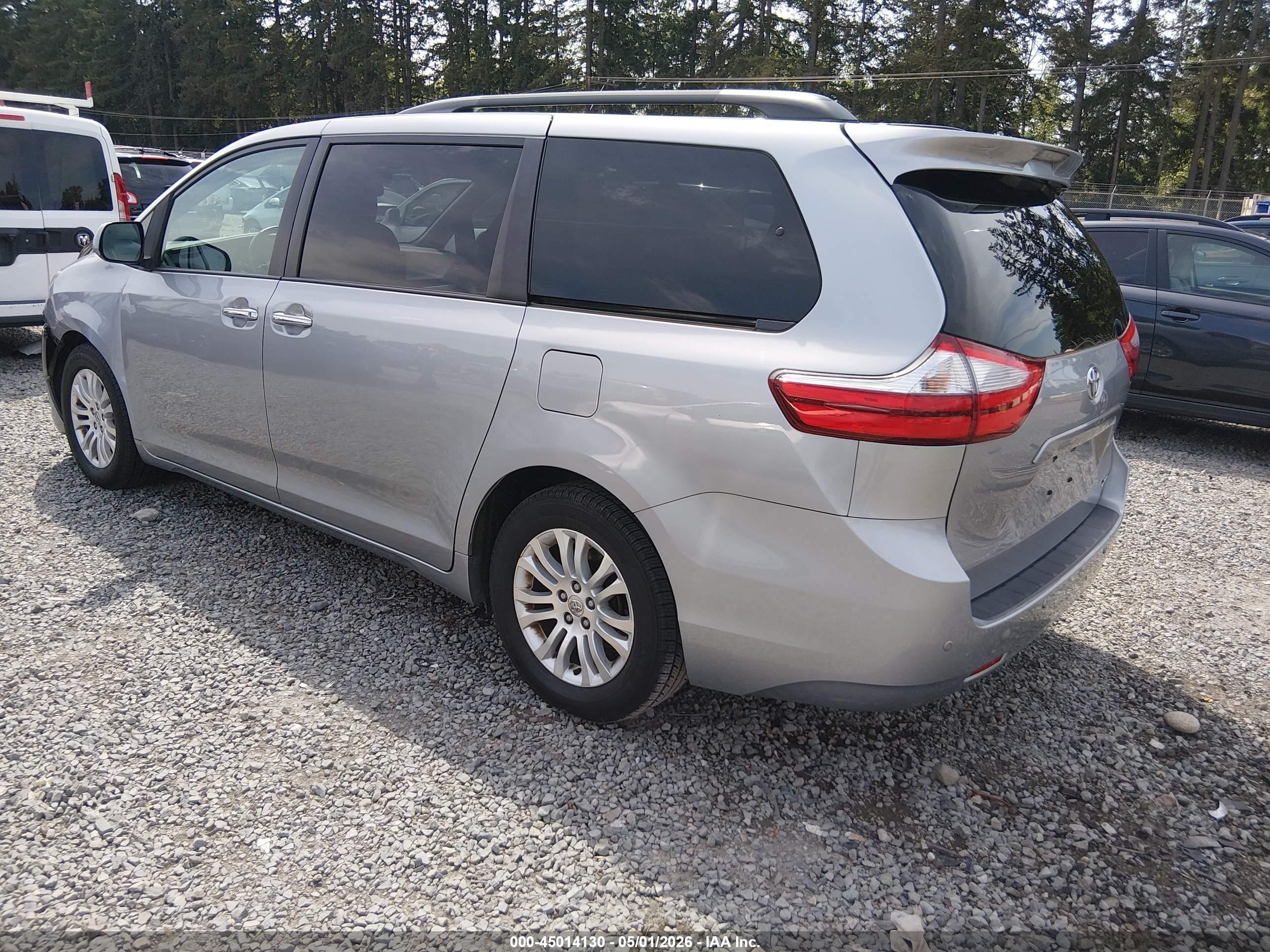 2015 Toyota Sienna Xle 8 Passenger Silver vin: 5TDYK3DC8FS586567