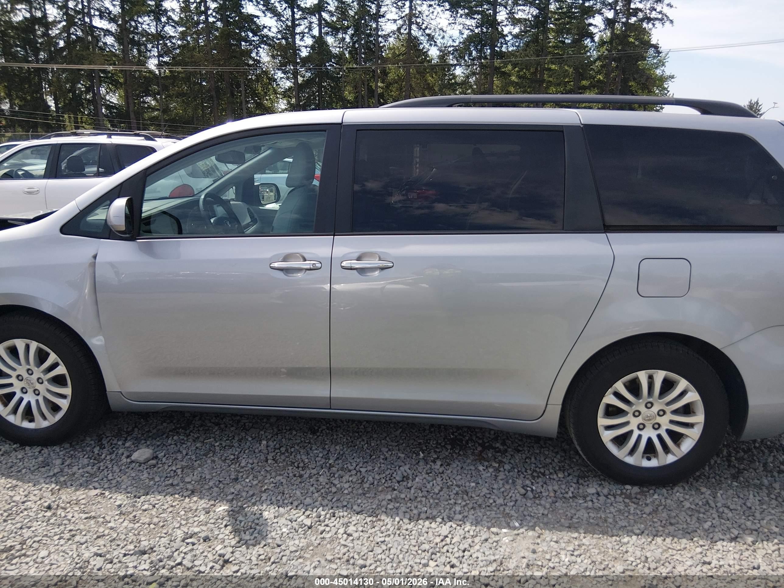 2015 Toyota Sienna Xle 8 Passenger Silver vin: 5TDYK3DC8FS586567