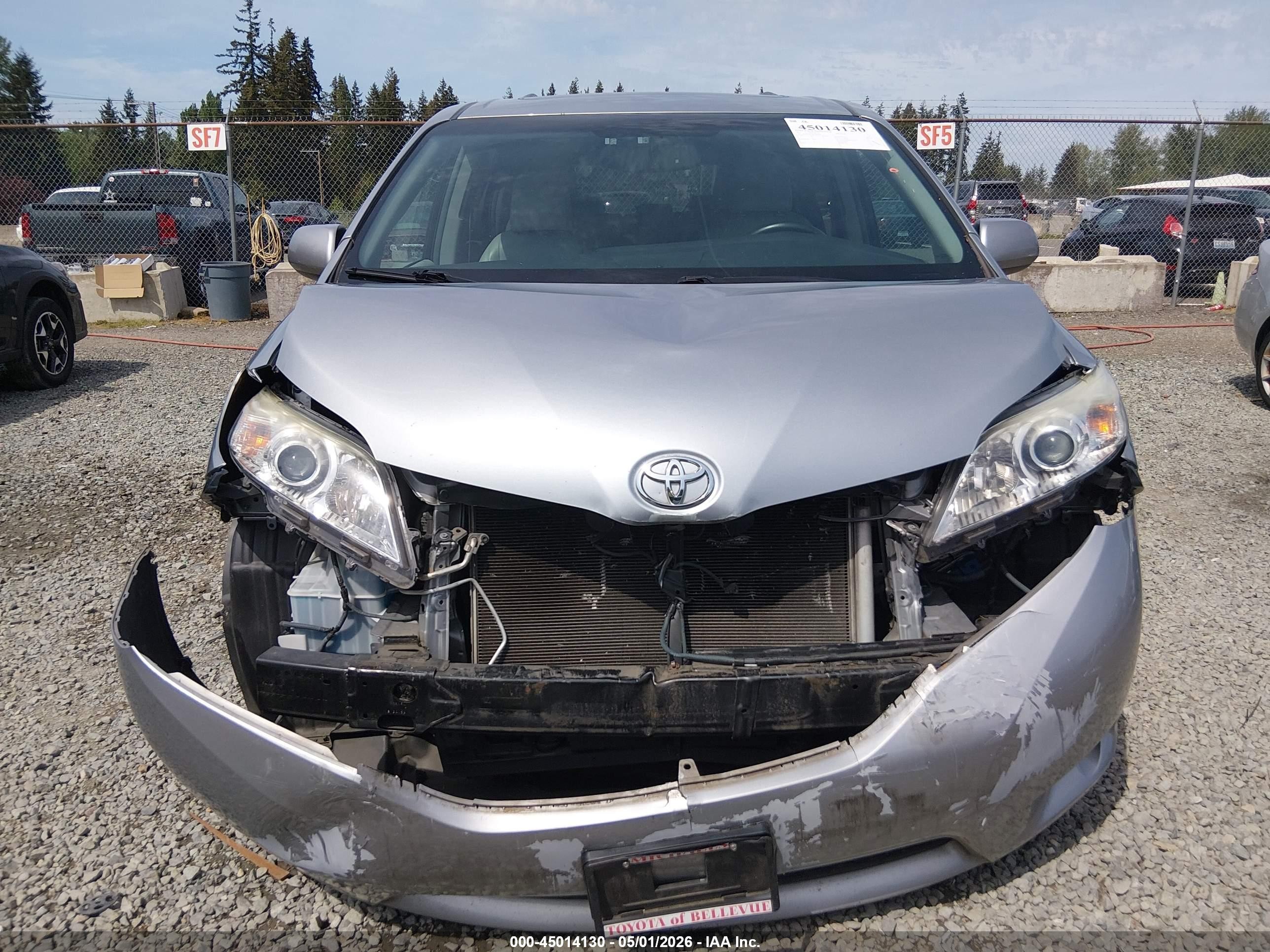 2015 Toyota Sienna Xle 8 Passenger Silver vin: 5TDYK3DC8FS586567
