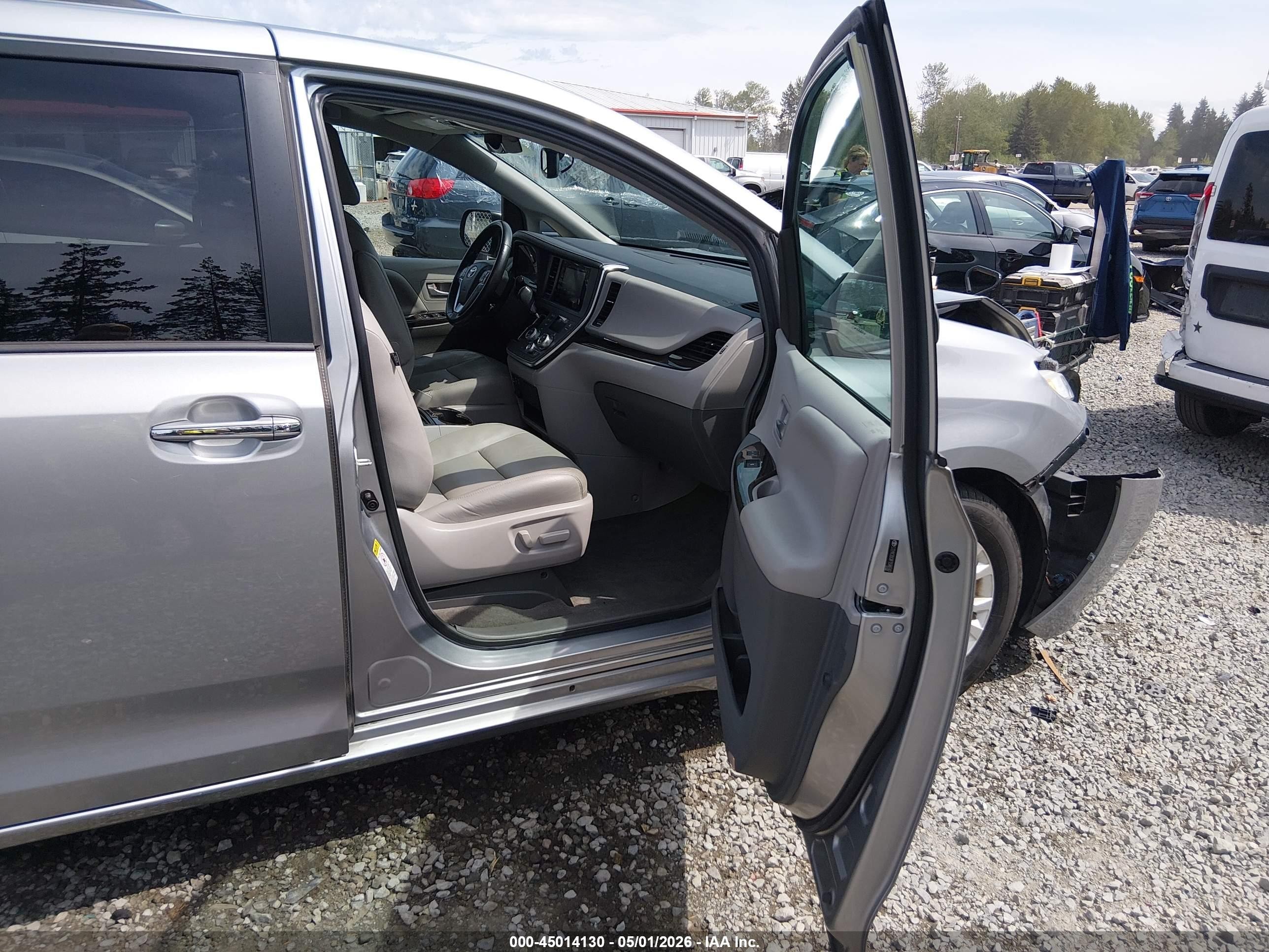 2015 Toyota Sienna Xle 8 Passenger Silver vin: 5TDYK3DC8FS586567