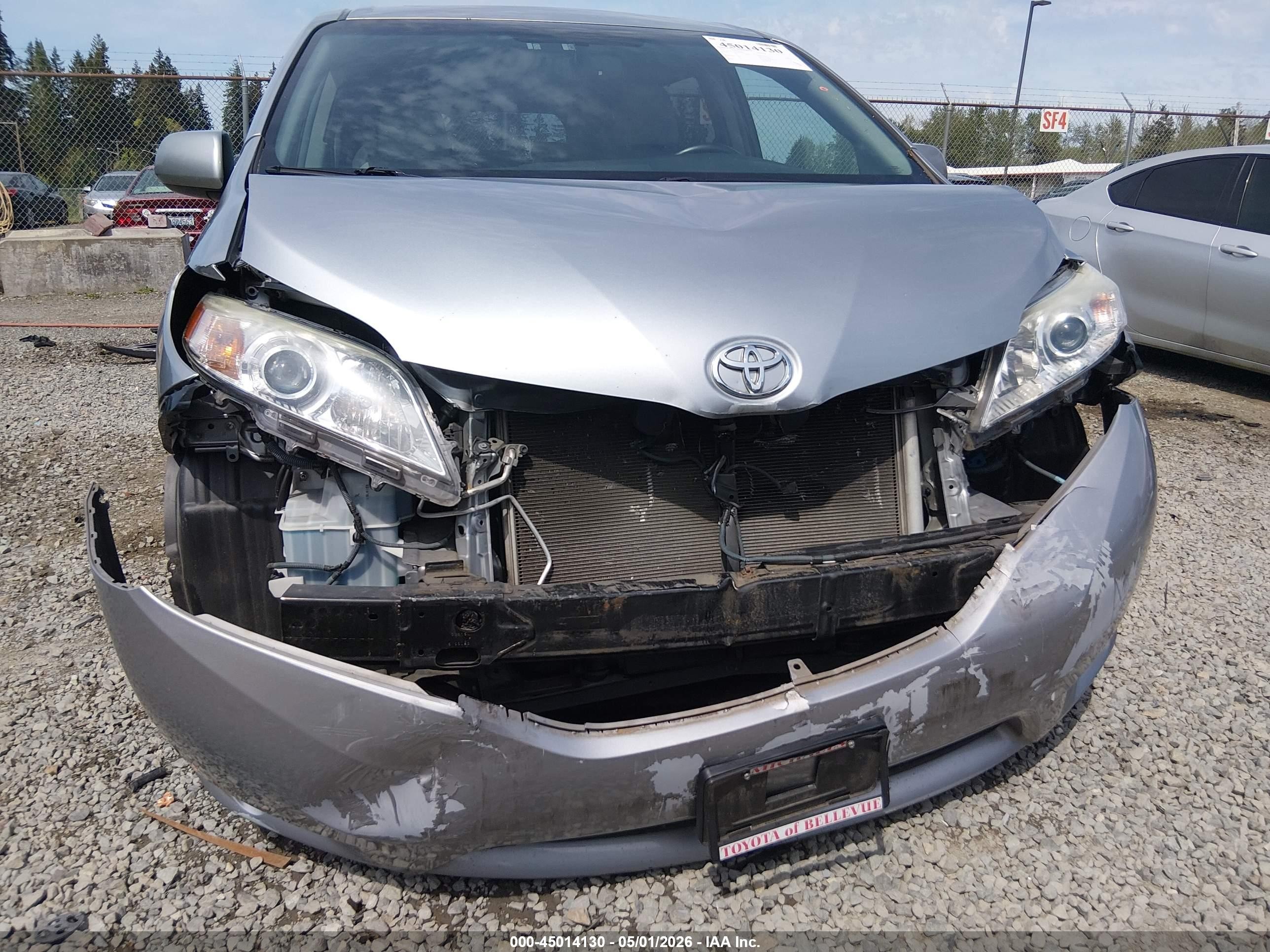 2015 Toyota Sienna Xle 8 Passenger Silver vin: 5TDYK3DC8FS586567