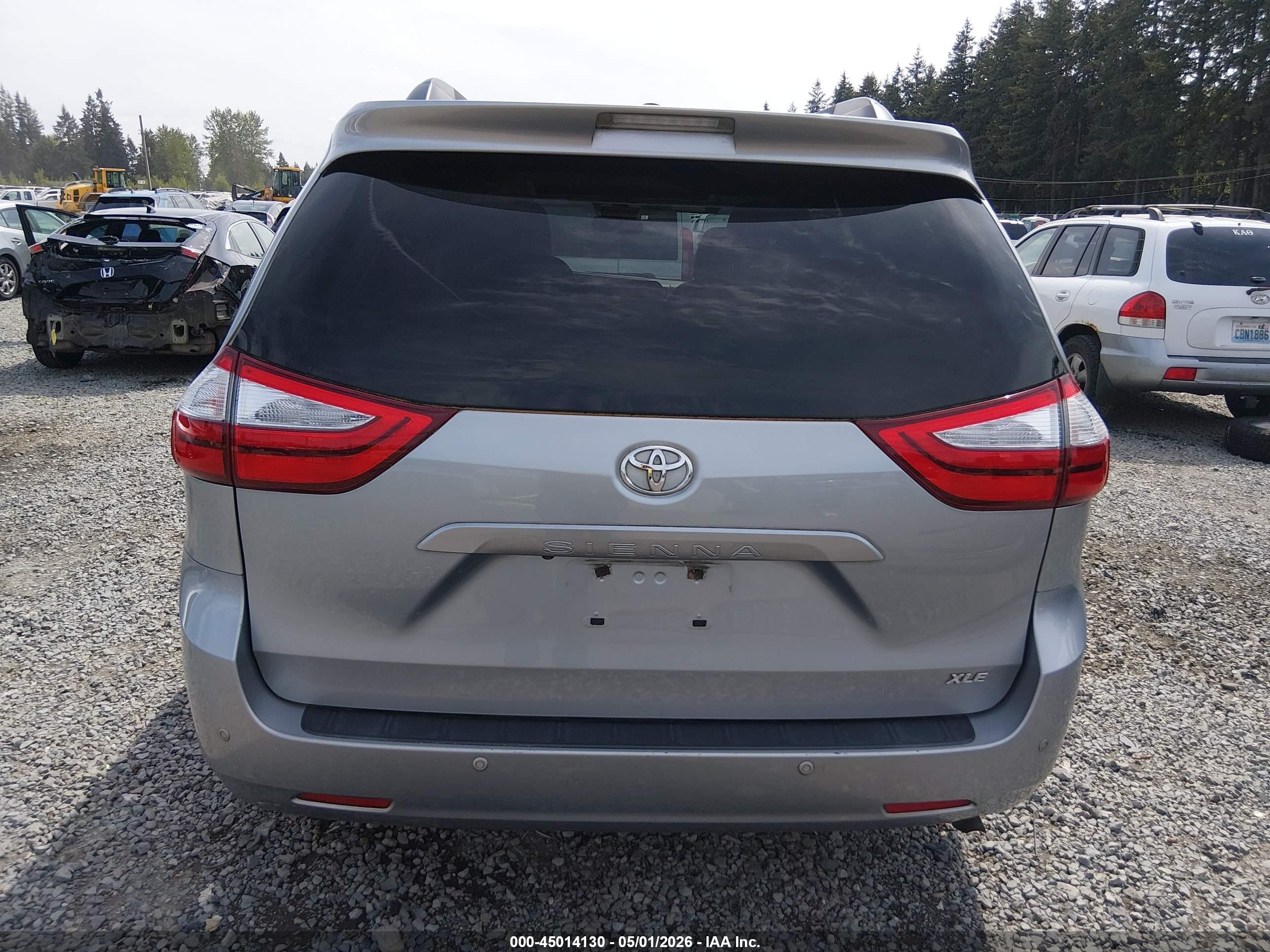 2015 Toyota Sienna Xle 8 Passenger Silver vin: 5TDYK3DC8FS586567
