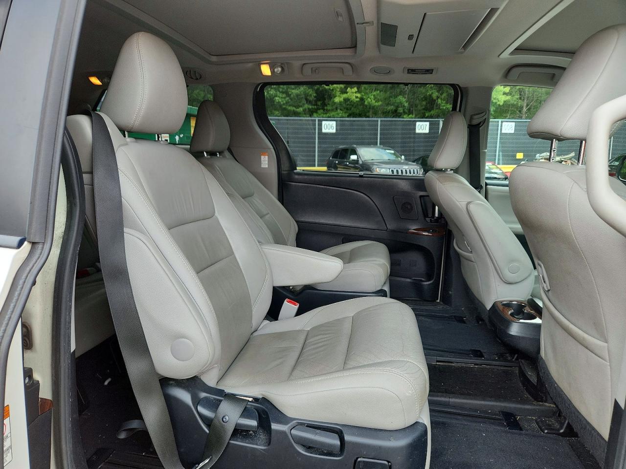 2015 Toyota Sienna Limited Premium 7-passenger White vin: 5TDYK3DC8FS592448
