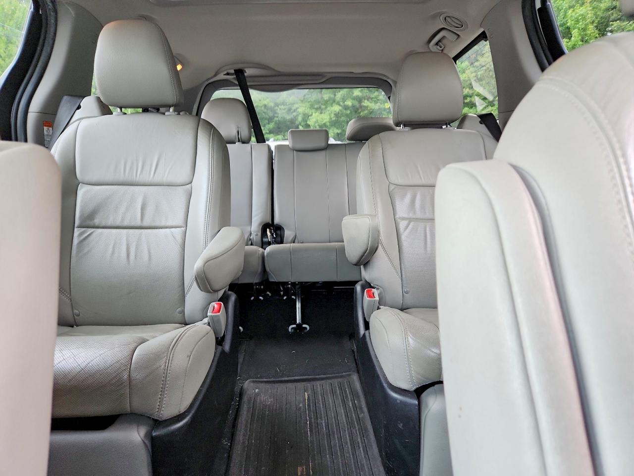 2015 Toyota Sienna Limited Premium 7-passenger White vin: 5TDYK3DC8FS592448