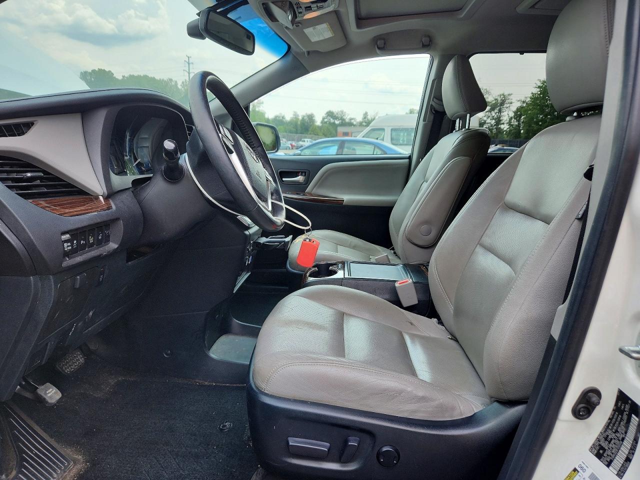 2015 Toyota Sienna Limited Premium 7-passenger White vin: 5TDYK3DC8FS592448