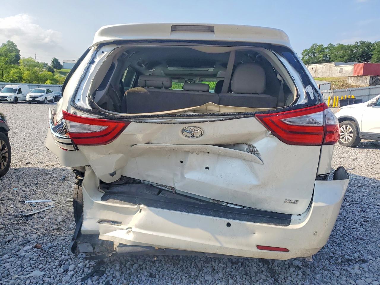 2015 Toyota Sienna Xle Premium 8-passenger White vin: 5TDYK3DC8FS602976