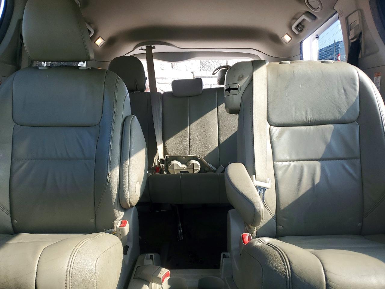 2015 Toyota Sienna Xle Premium 8-passenger White vin: 5TDYK3DC8FS602976