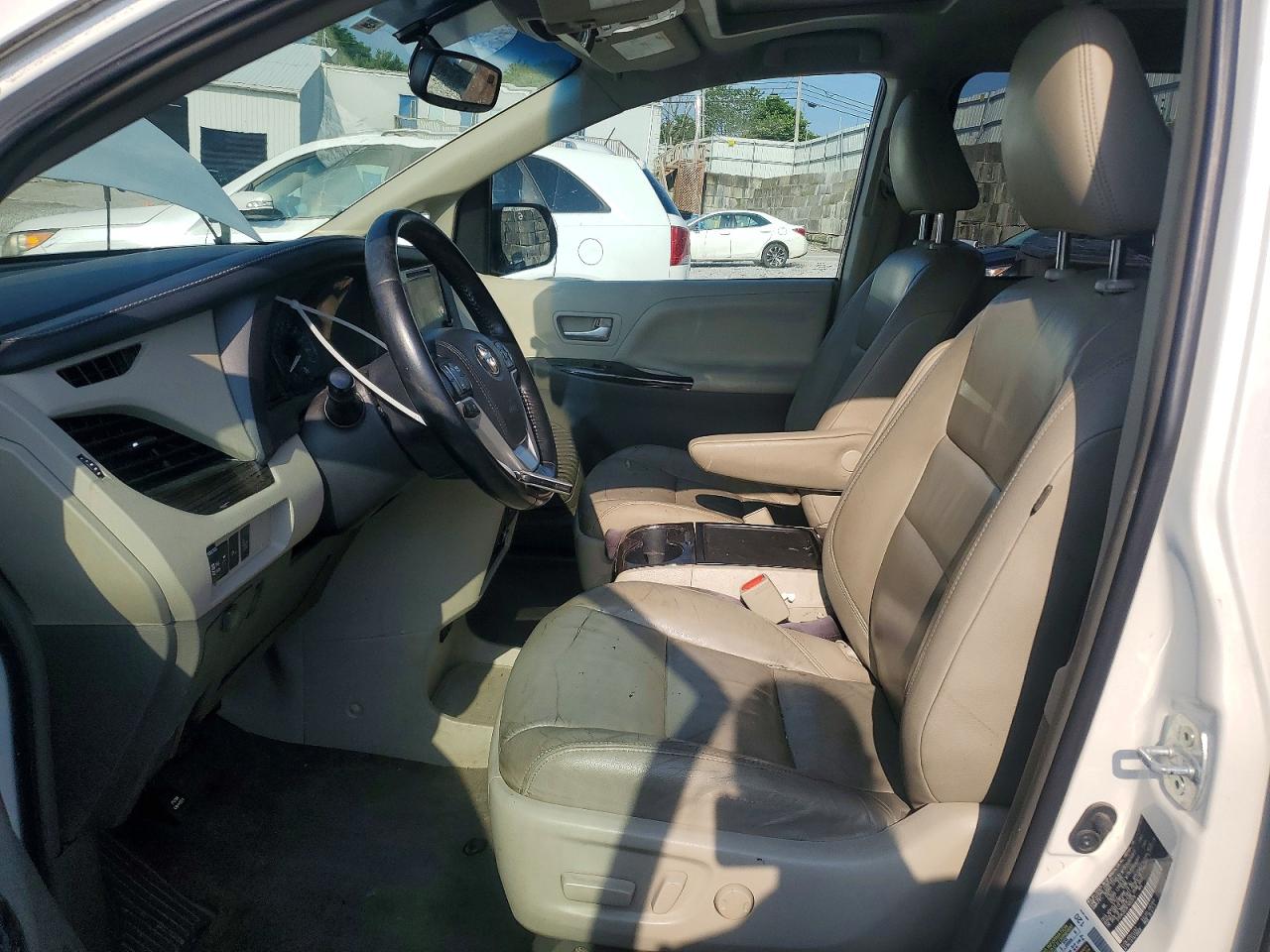 2015 Toyota Sienna Xle Premium 8-passenger White vin: 5TDYK3DC8FS602976