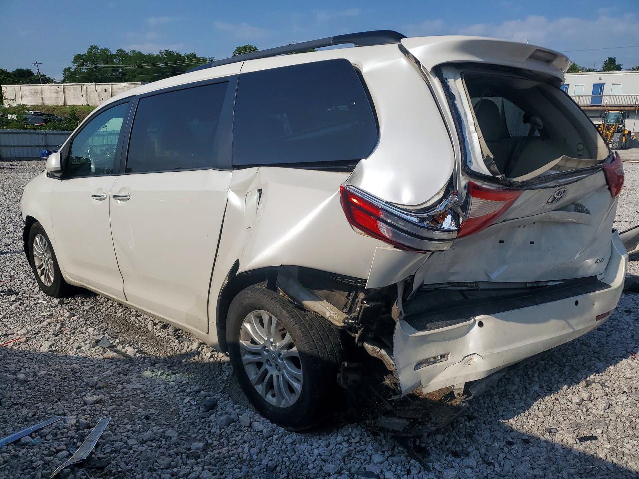 2015 Toyota Sienna Xle Premium 8-passenger White vin: 5TDYK3DC8FS602976
