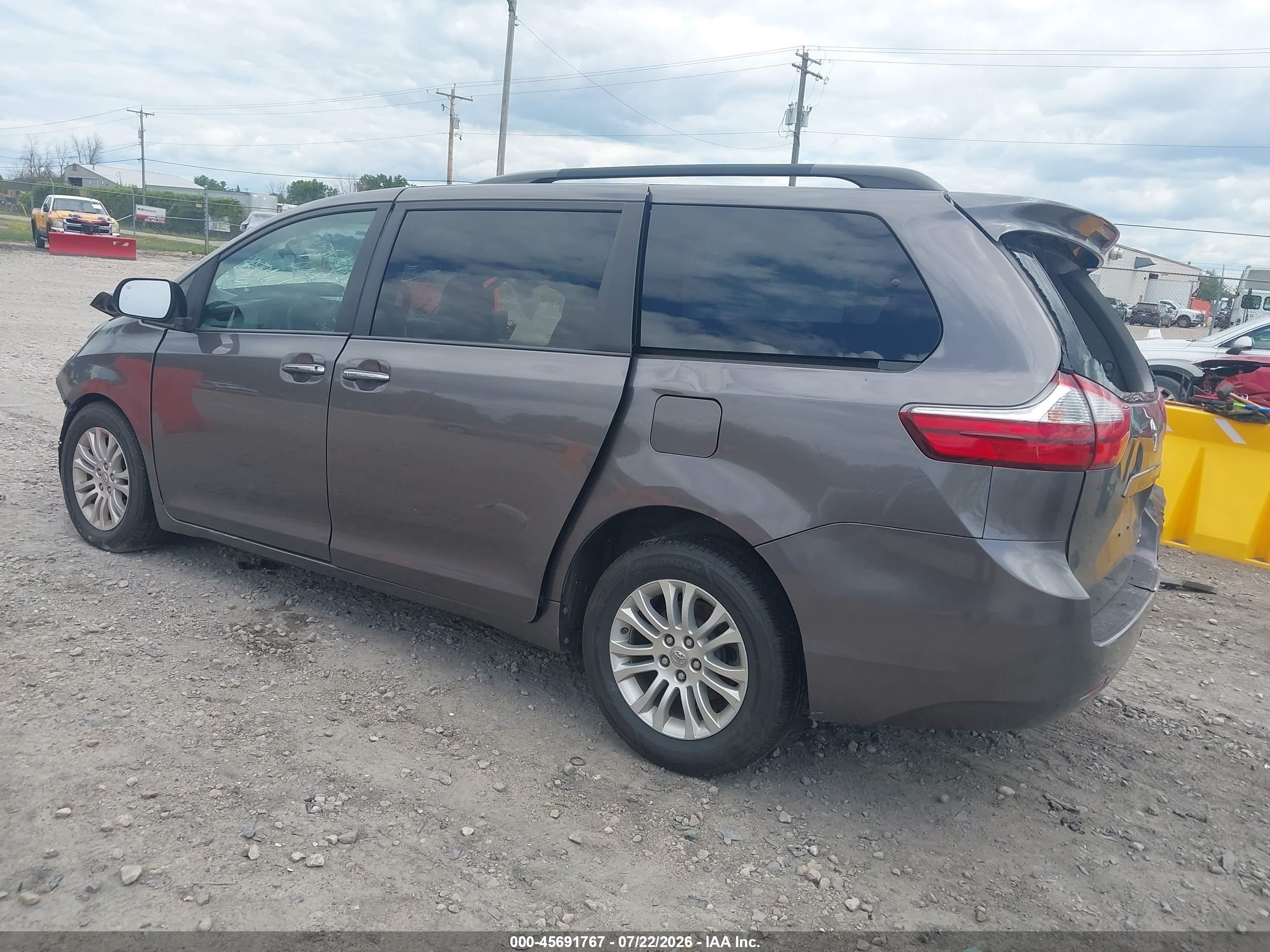 2015 Toyota Sienna Xle 8 Passenger Gray vin: 5TDYK3DC8FS604727
