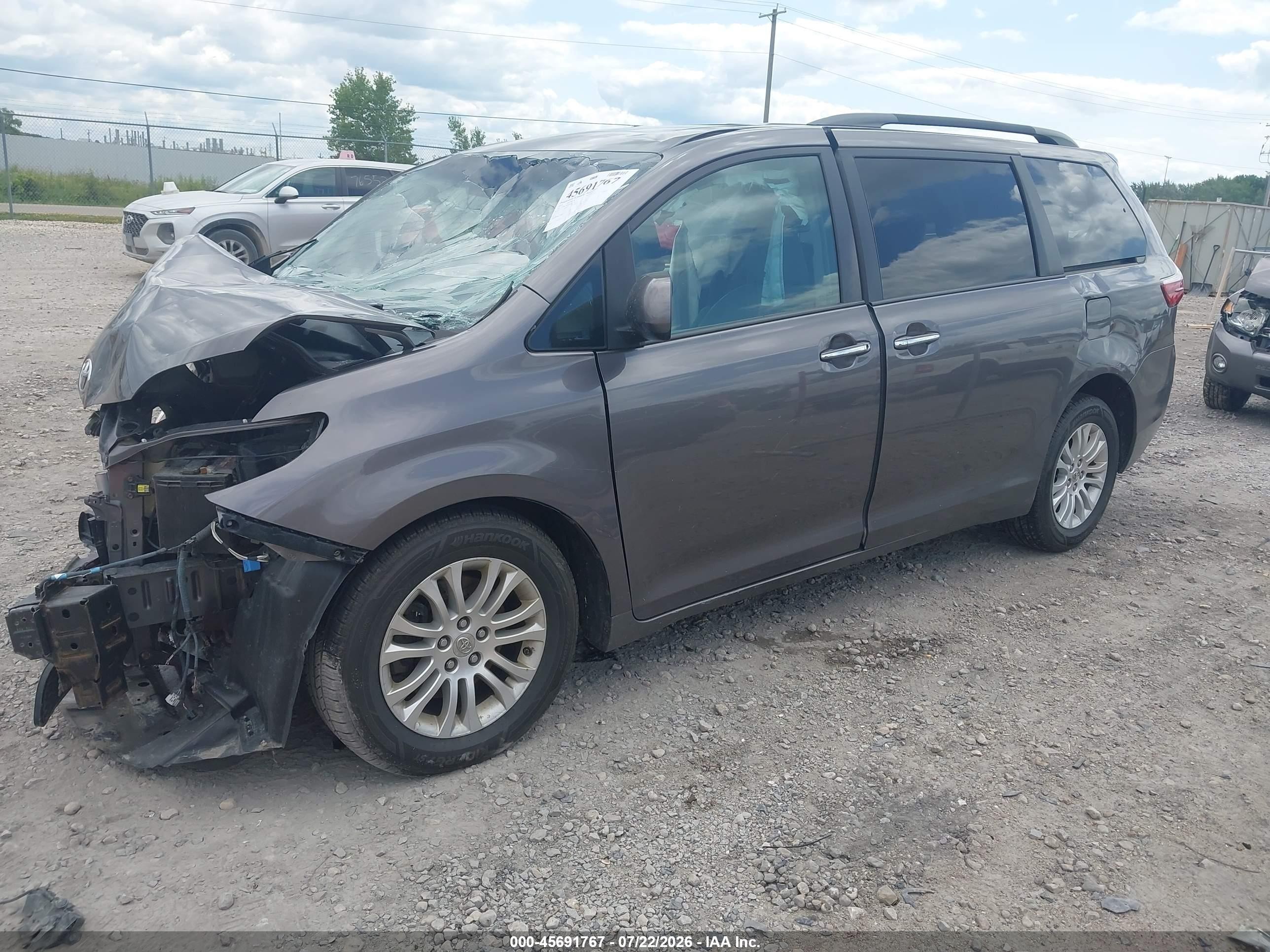2015 Toyota Sienna Xle 8 Passenger Gray vin: 5TDYK3DC8FS604727